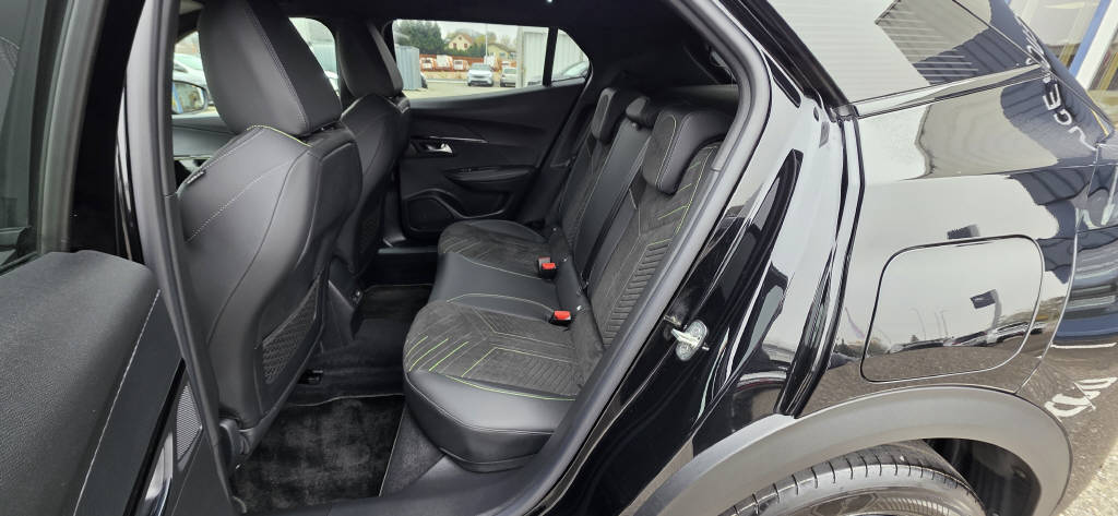 PEUGEOT 2008 1.2 PureTech 130 GT-image-6