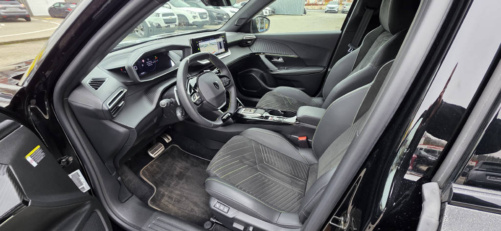 PEUGEOT 2008 1.2 PureTech 130 GT-image-4