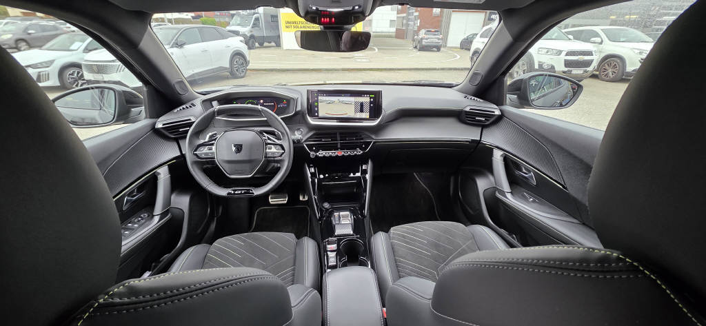 PEUGEOT 2008 1.2 PureTech 130 GT-image-5