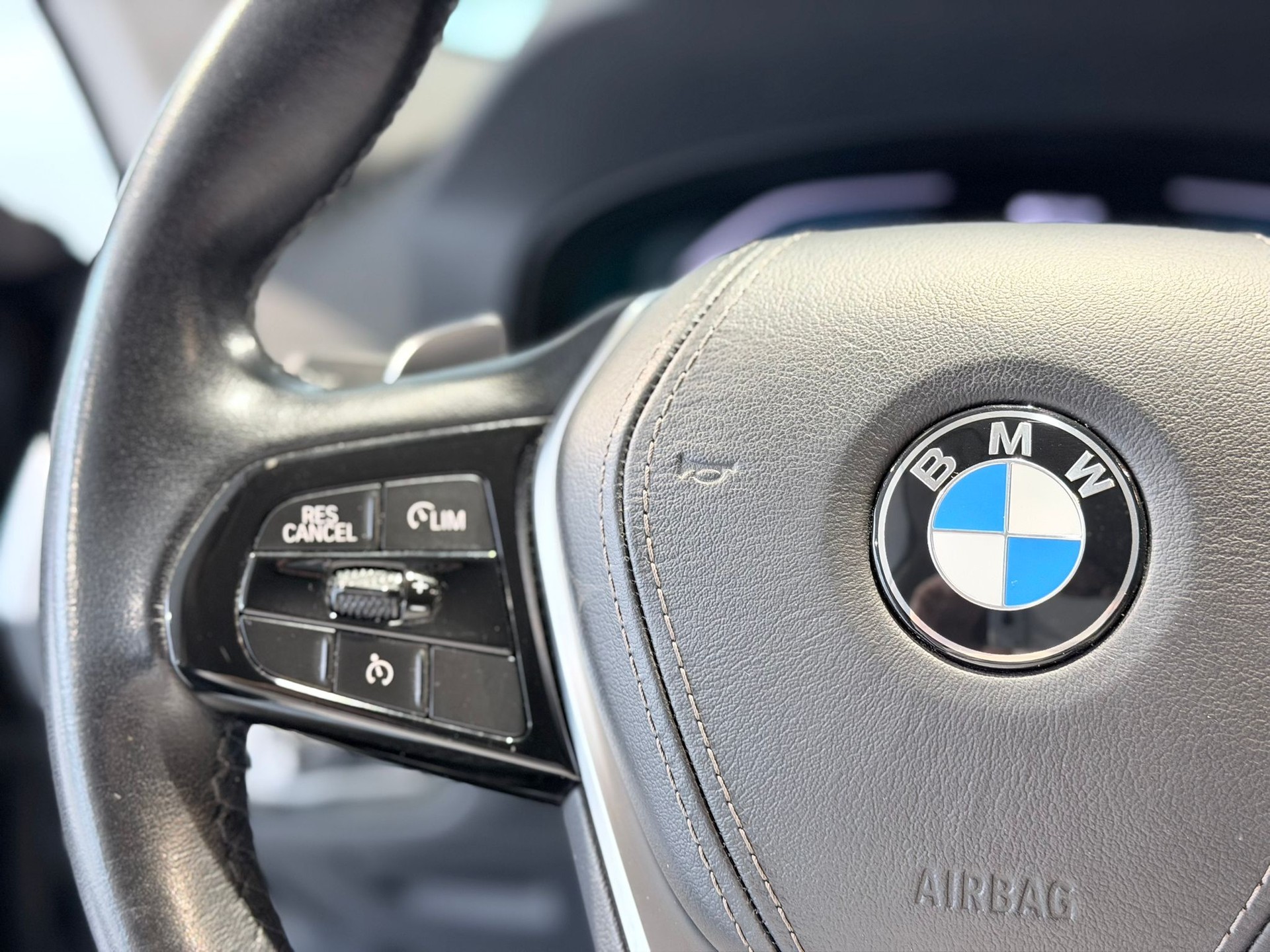 BMW 530e xDrive Sport Line Steptronic-image-8