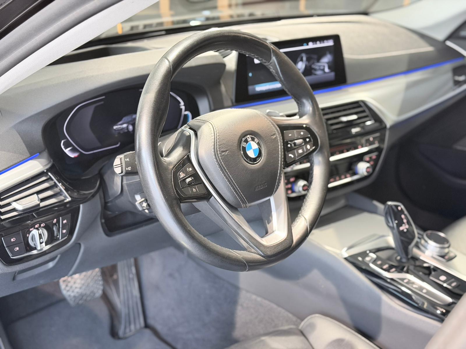 BMW 530e xDrive Sport Line Steptronic-image-7