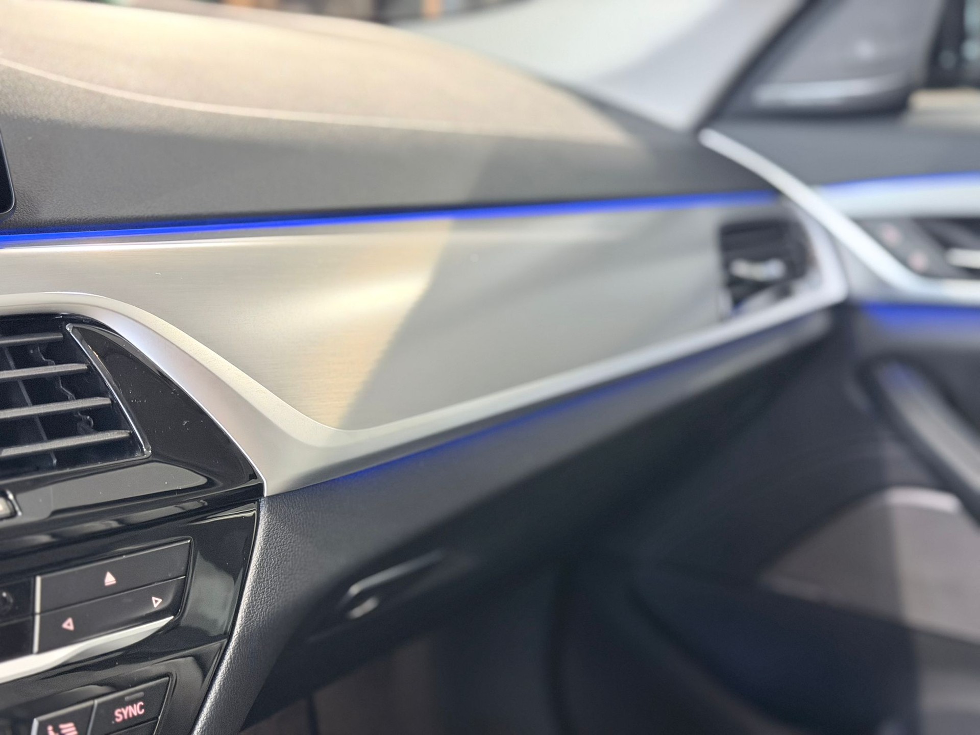 BMW 530e xDrive Sport Line Steptronic-image-15
