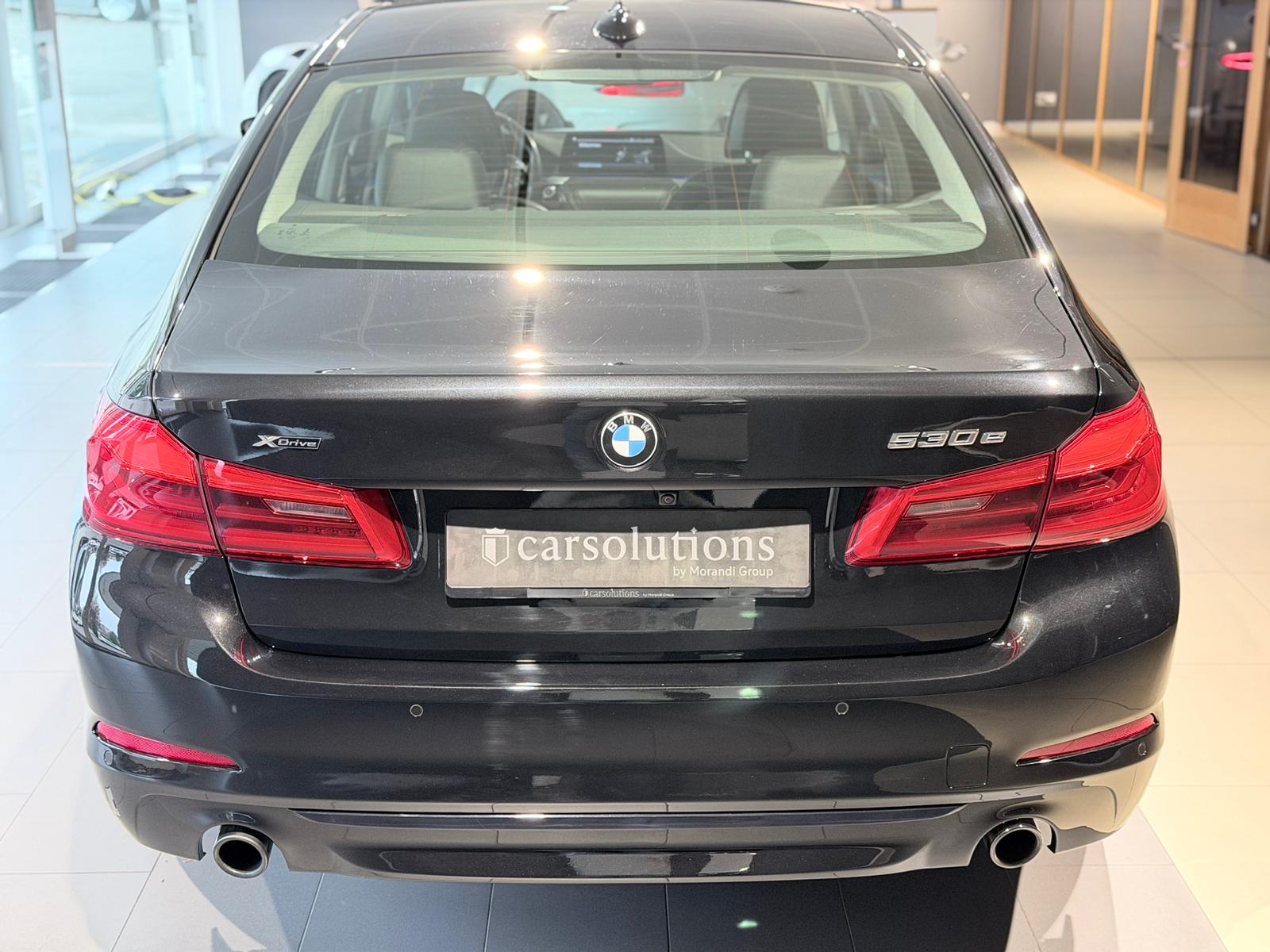 BMW 530e xDrive Sport Line Steptronic-image-6