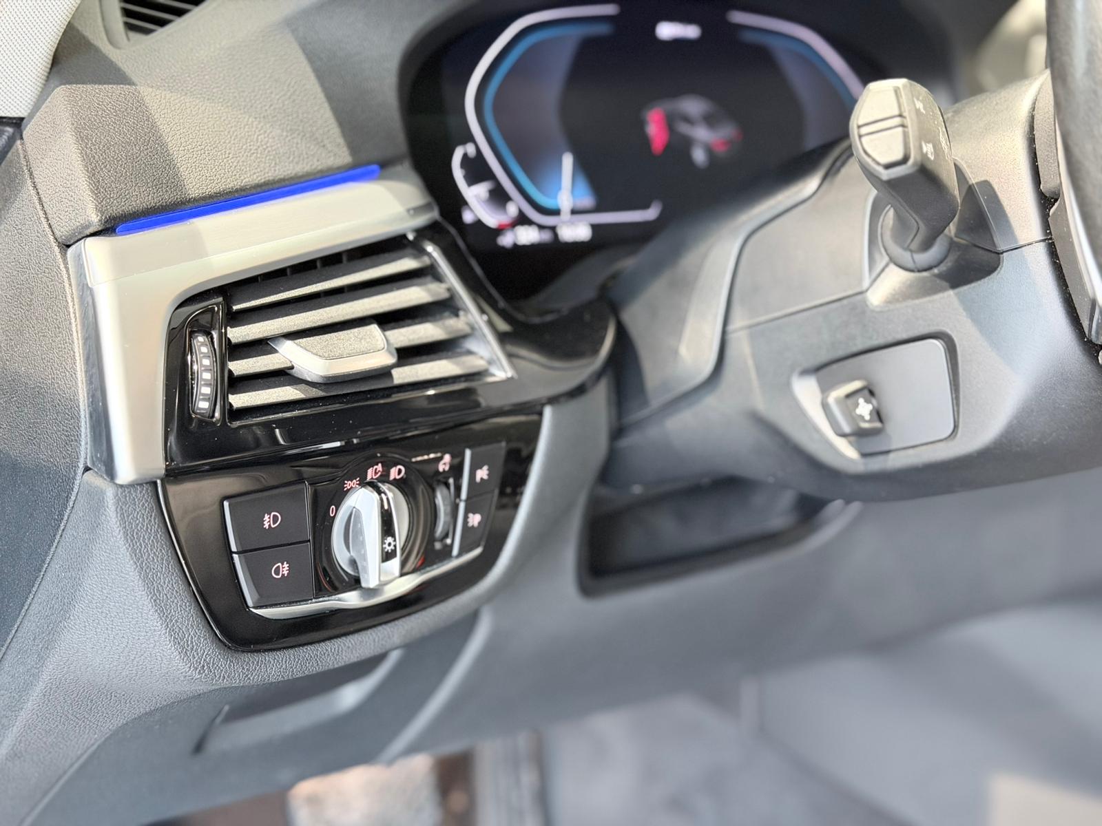 BMW 530e xDrive Sport Line Steptronic-image-10