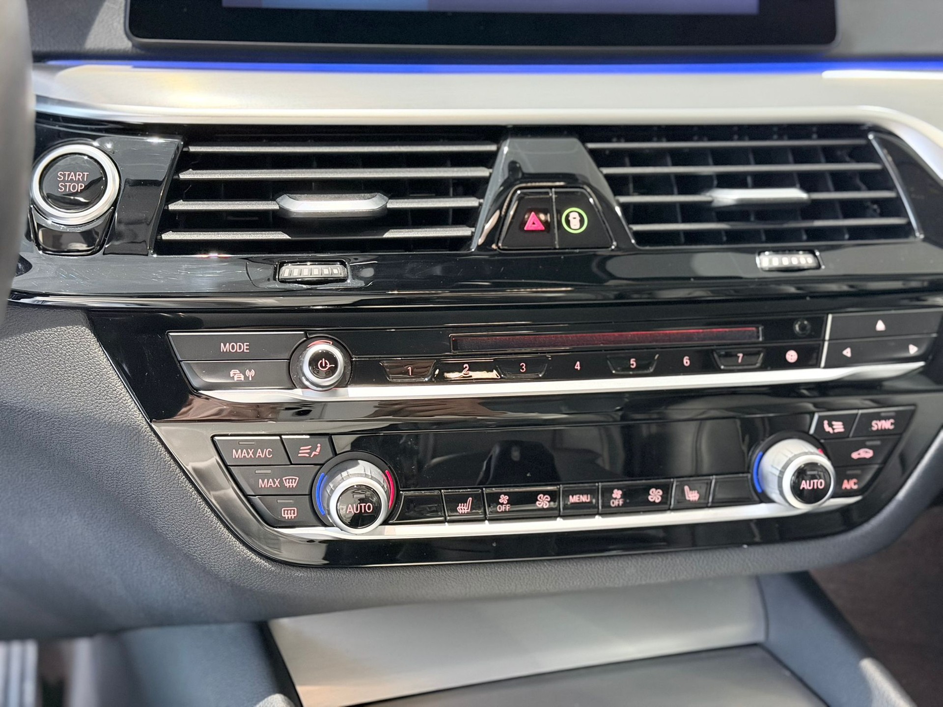 BMW 530e xDrive Sport Line Steptronic-image-13