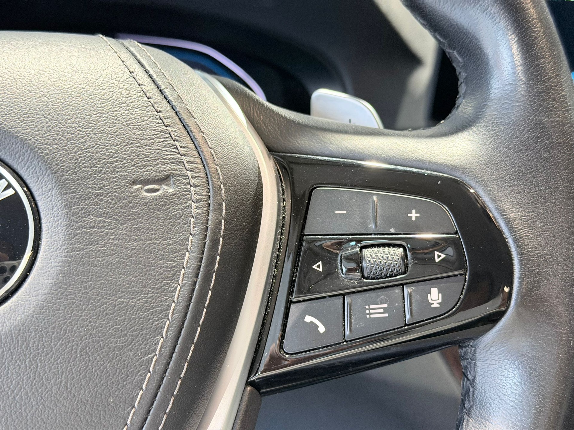 BMW 530e xDrive Sport Line Steptronic-image-9