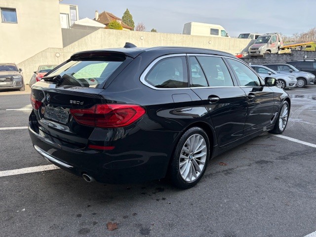 BMW 520d xDrive paddles Touring-showroom-element-3