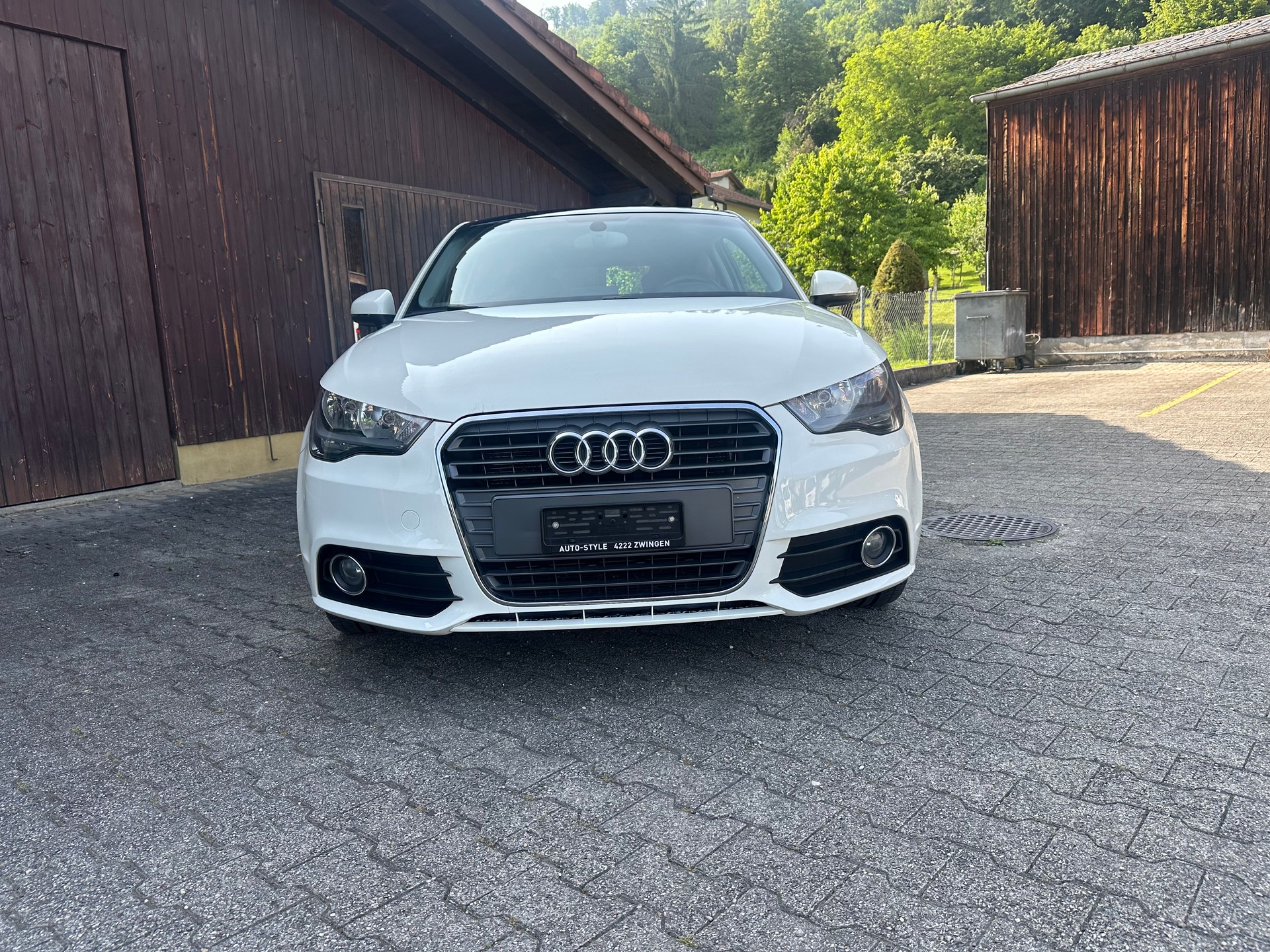 AUDI A1 1.2 TFSI Attraction-image-1