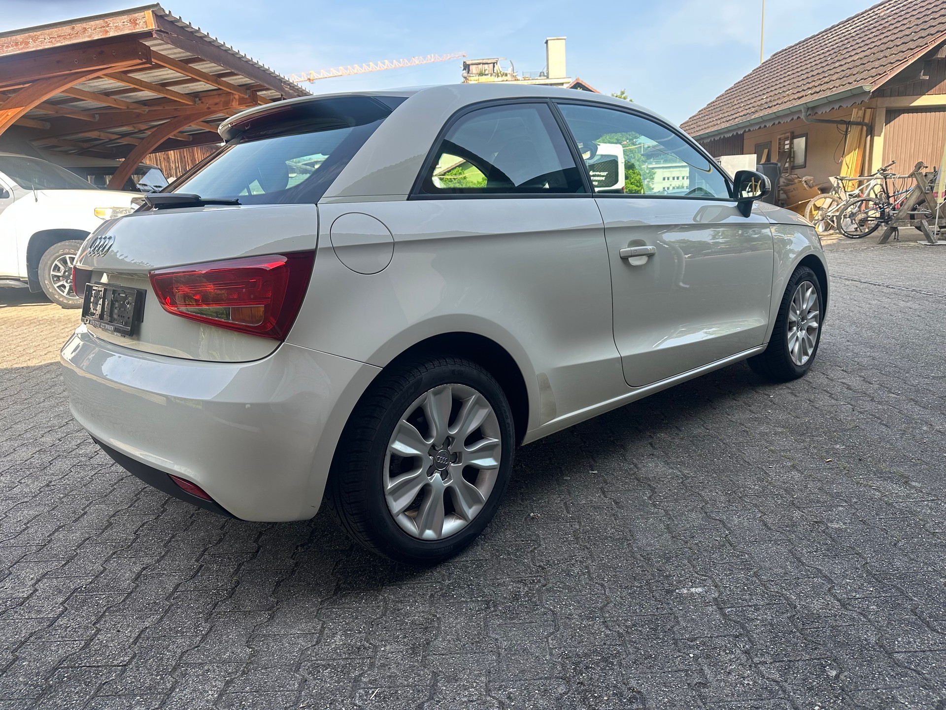 AUDI A1 1.2 TFSI Attraction-image-3