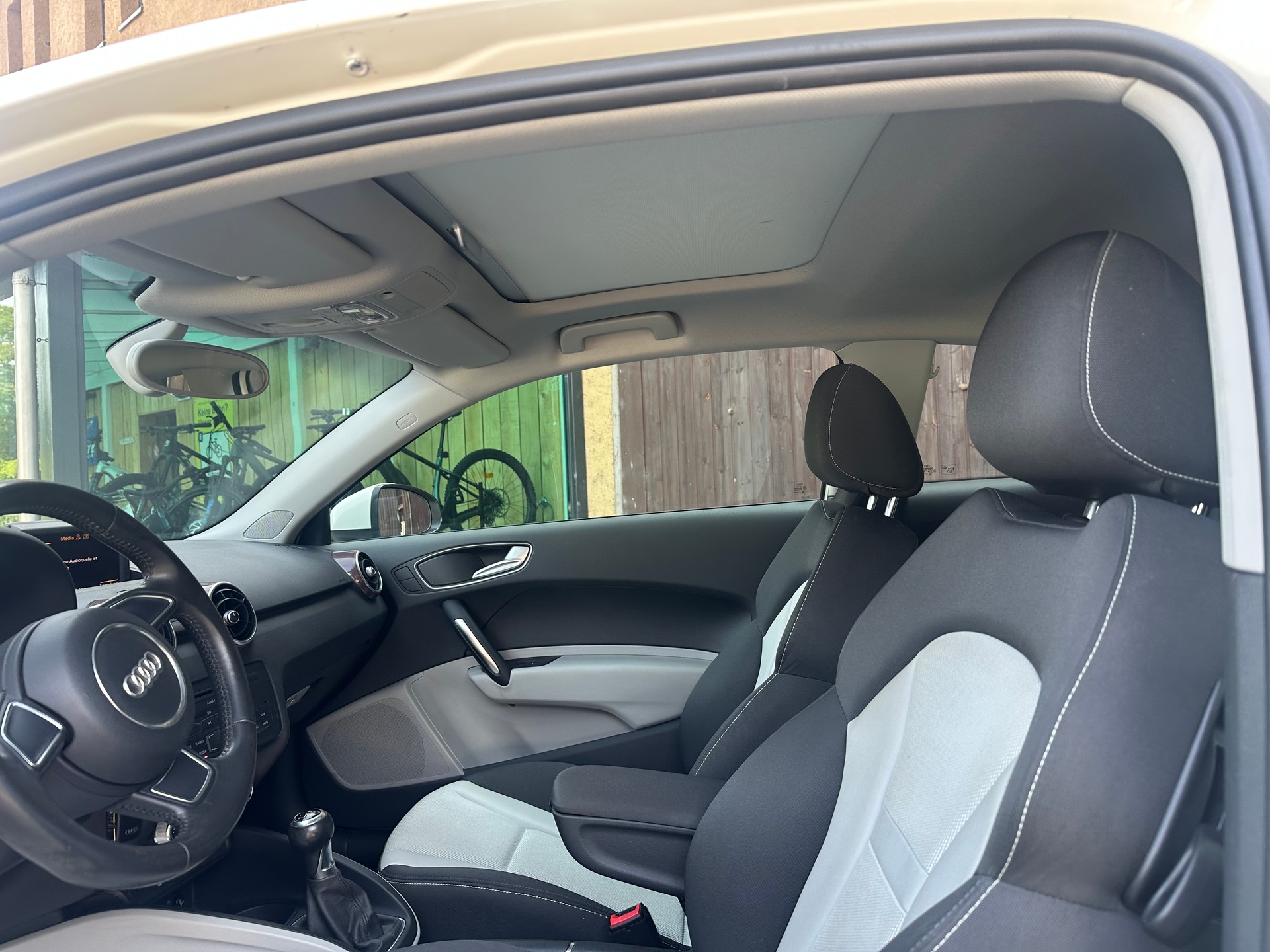 AUDI A1 1.2 TFSI Attraction-image-7