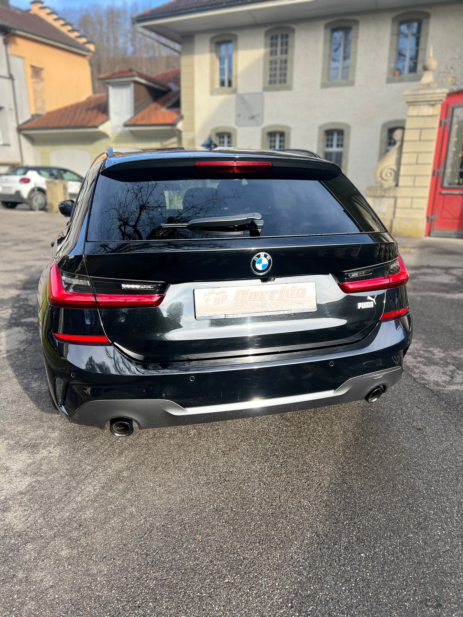 BMW 320d xDrive Touring M Sport Steptronic-image-2
