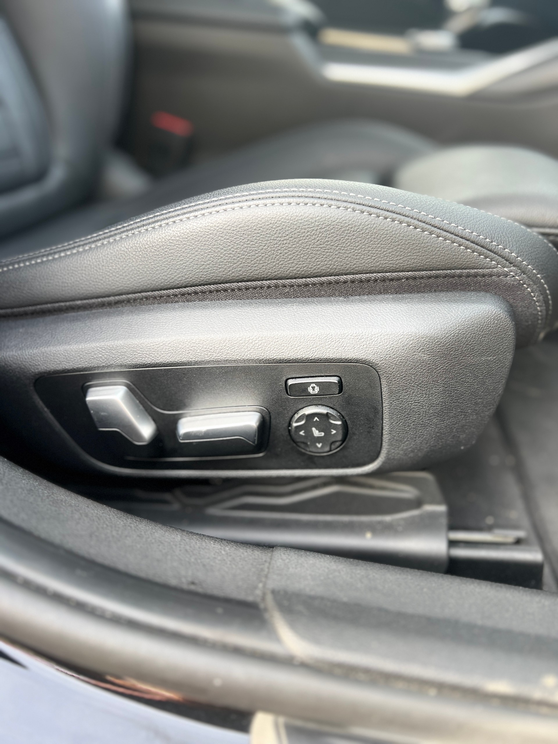 BMW 320d xDrive Touring M Sport Steptronic-image-5