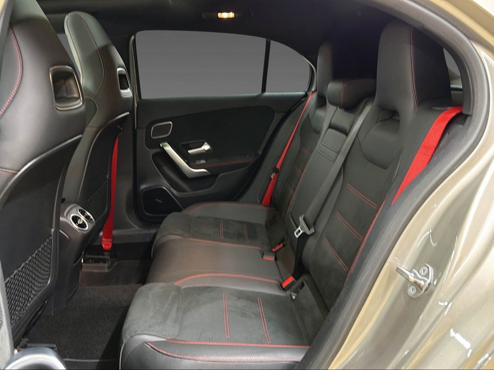 MERCEDES-BENZ A 35 4Matic-image-10