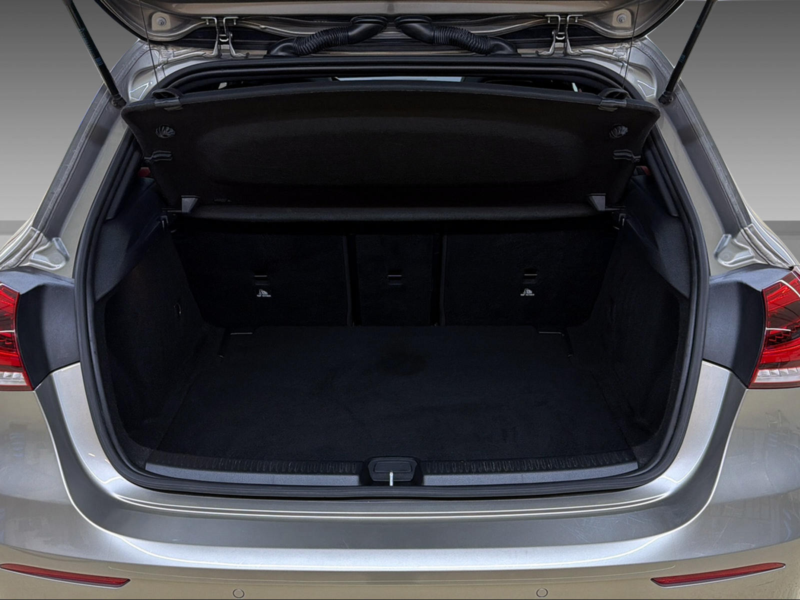 MERCEDES-BENZ A 35 4Matic-image-14