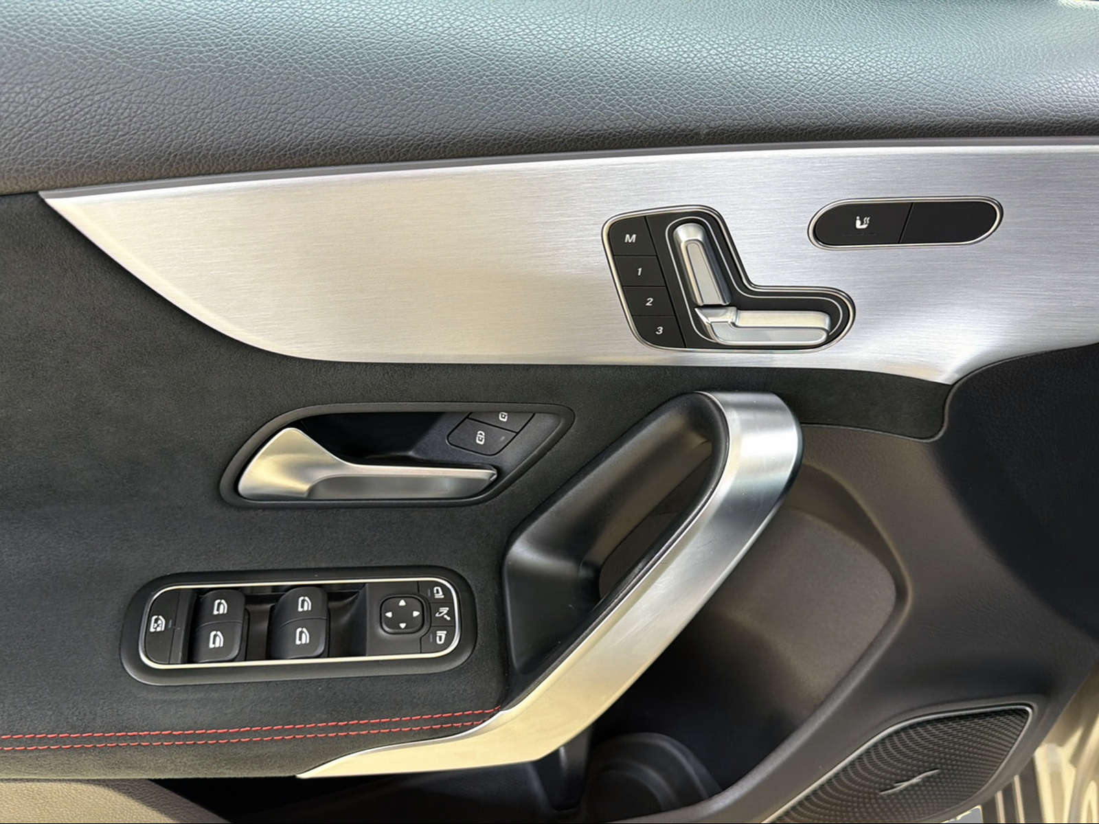 MERCEDES-BENZ A 35 4Matic-image-12