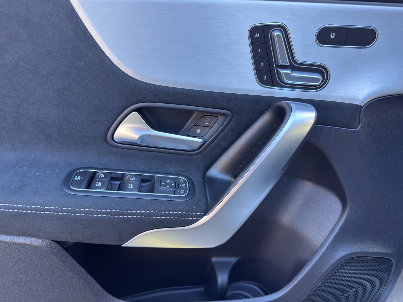 MERCEDES-BENZ A 220 4Matic 8G-DCT-image-12