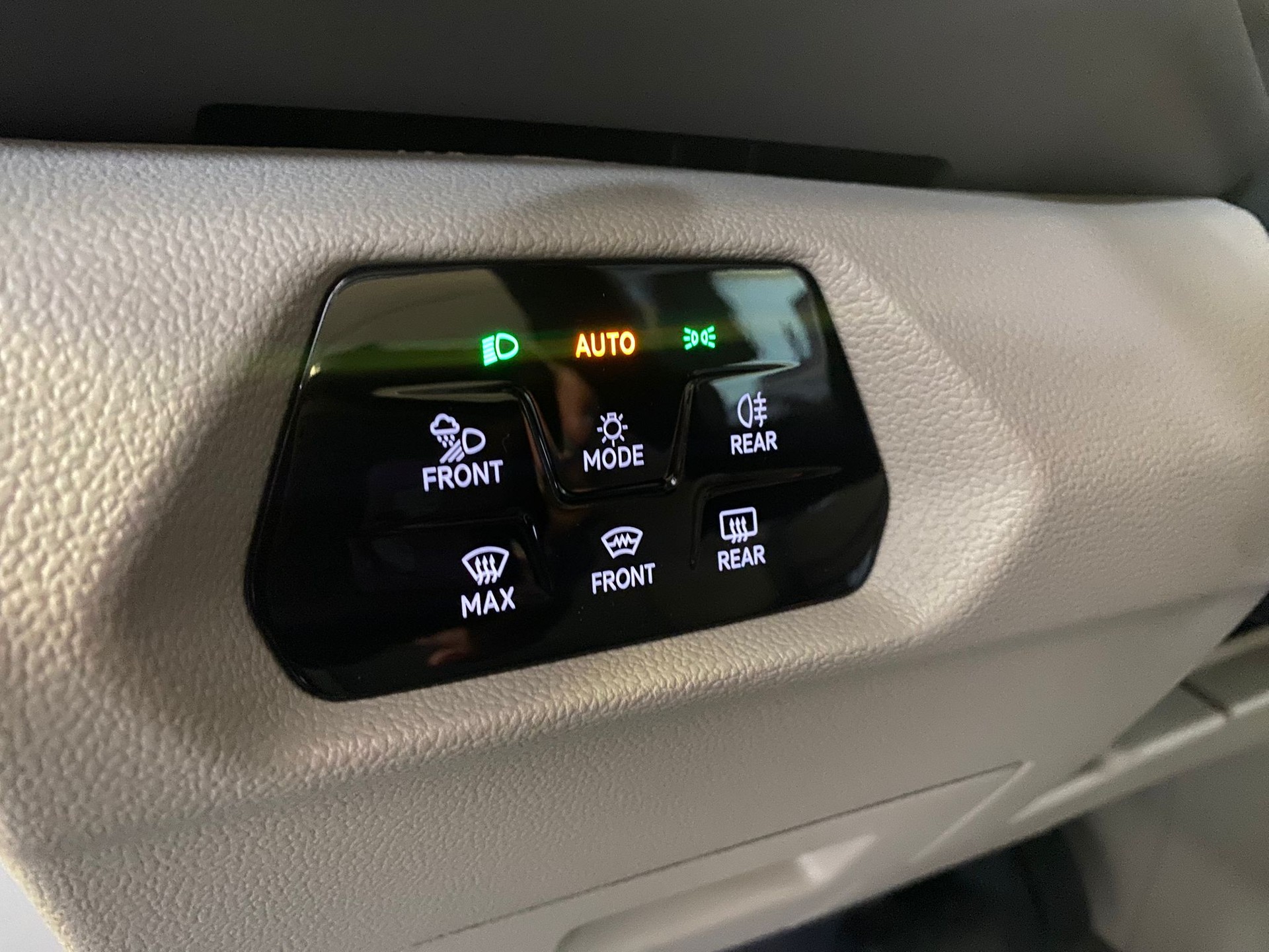 VW Multivan 1.5 eHybrid Life Lang DSG-image-10