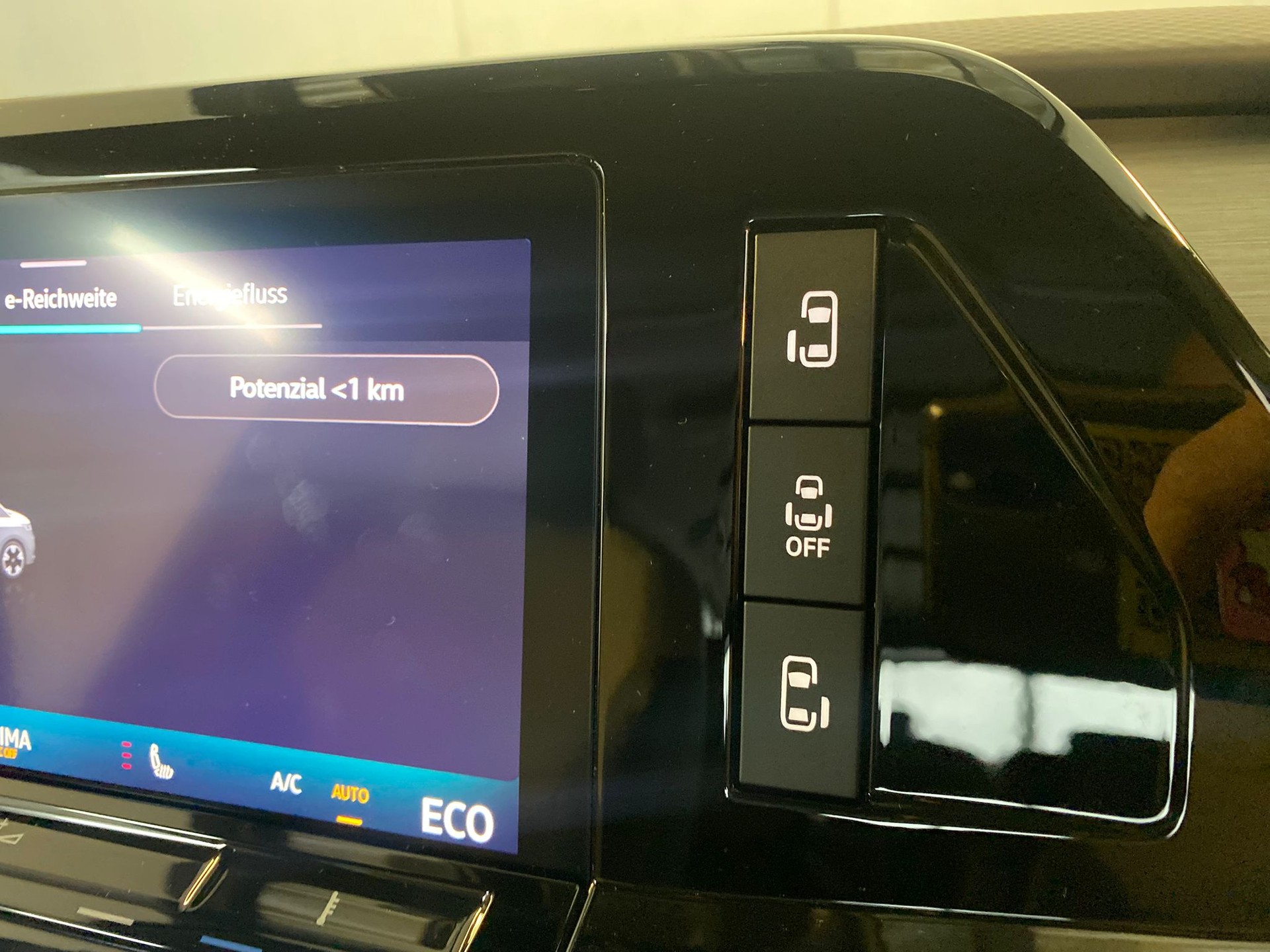 VW Multivan 1.5 eHybrid Life Lang DSG-image-11
