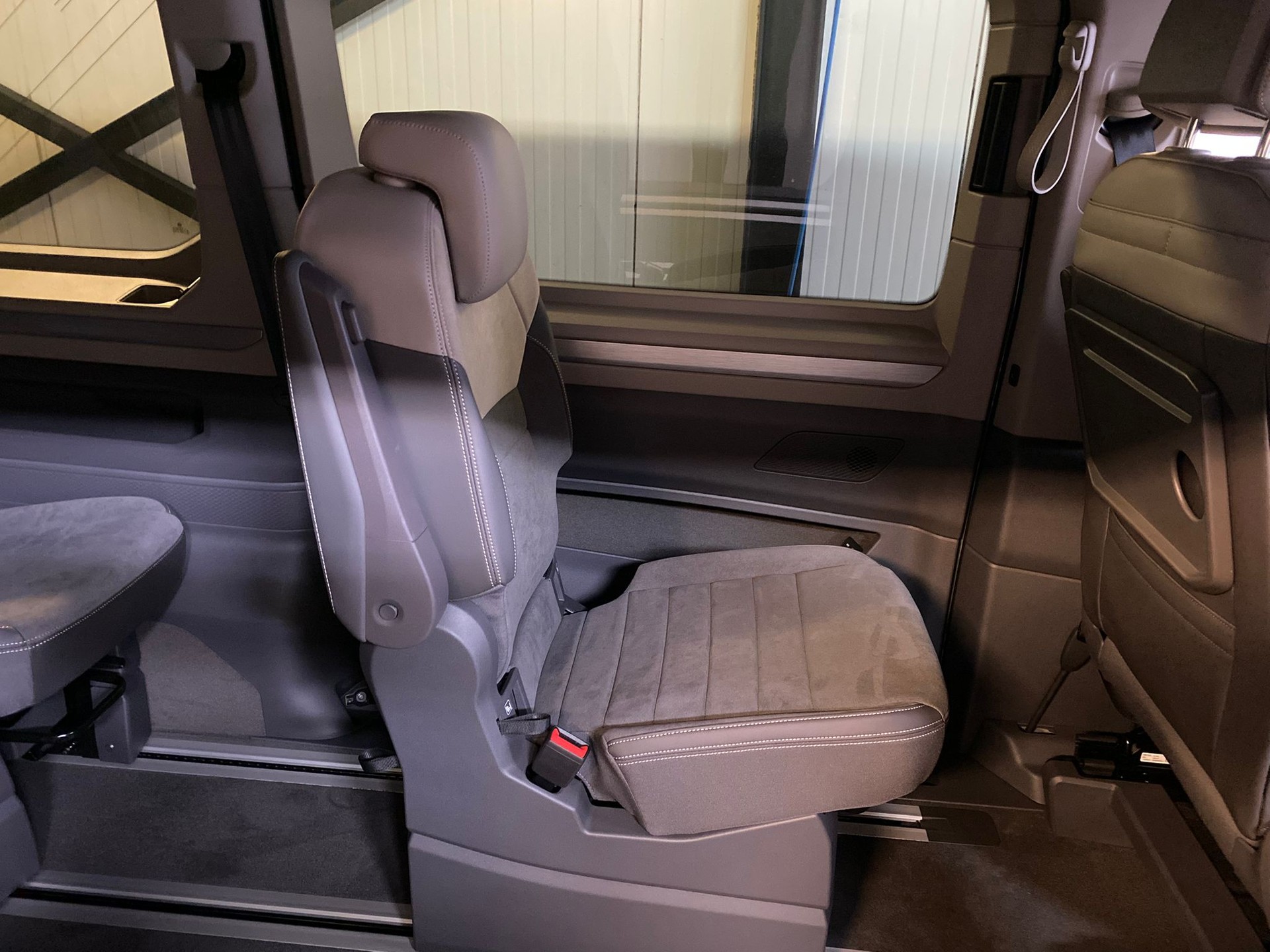 VW Multivan 1.5 eHybrid Life Lang DSG-image-15