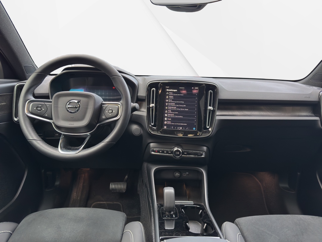 VOLVO C40 Recharge P8 Twin AWD Pure Electric Ultimate-image-9