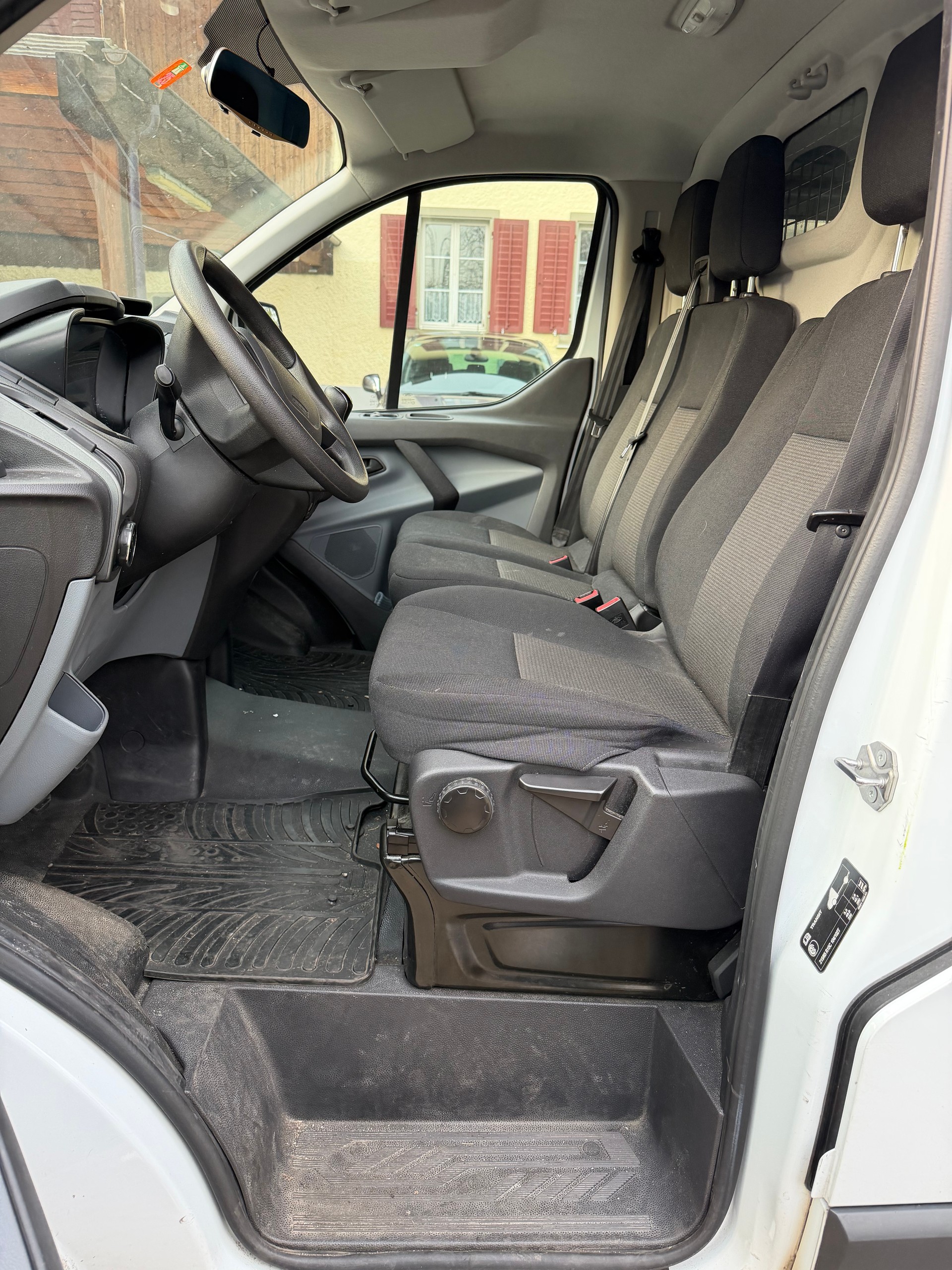 FORD Transit Custom Van 270 L1H1 Ambiente-image-6