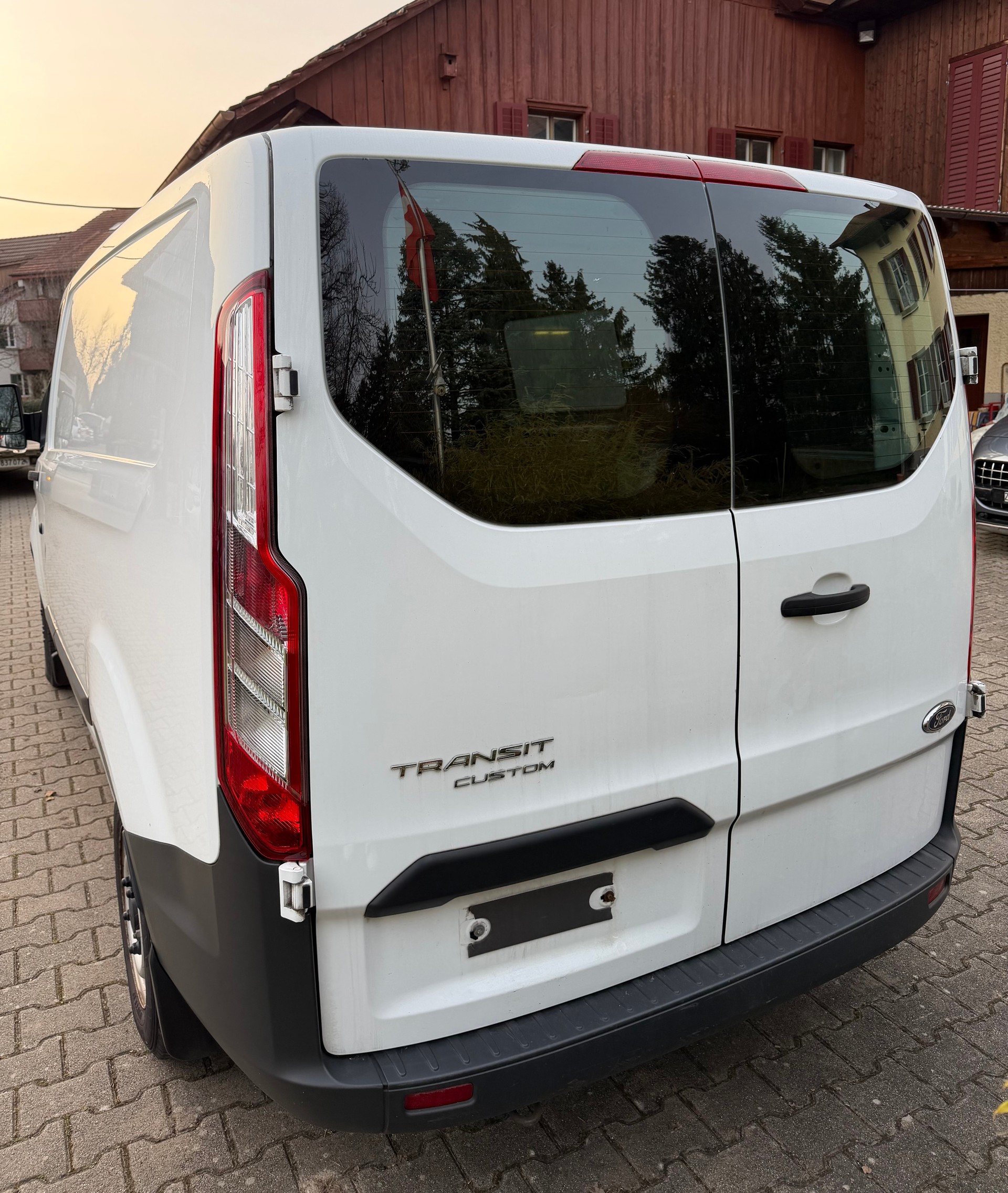 FORD Transit Custom Van 270 L1H1 Ambiente-image-4
