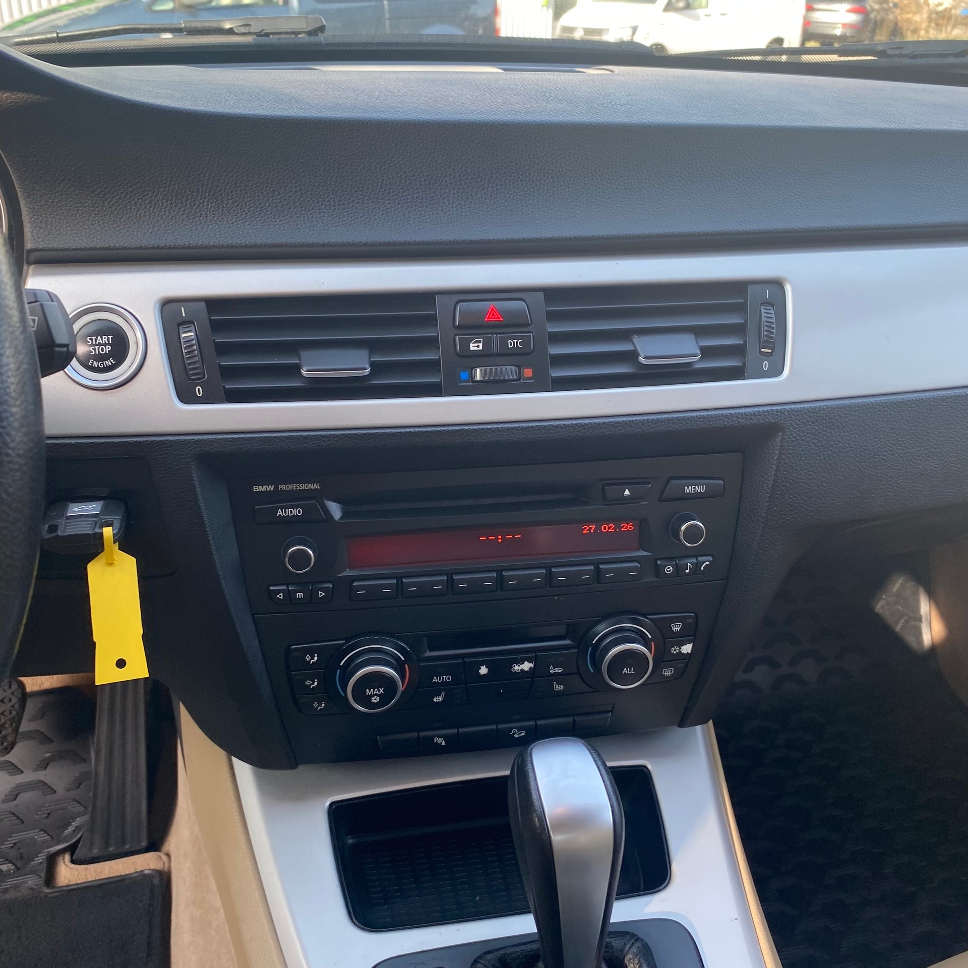 BMW 330i x-Drive Steptronic-image-11