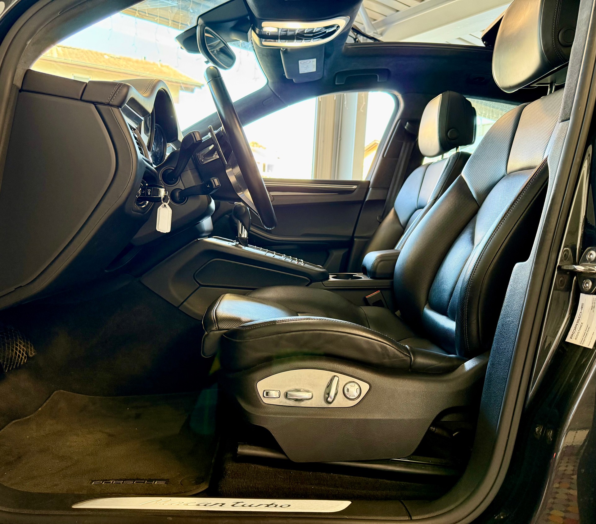PORSCHE Macan Turbo Performance PDK-image-11