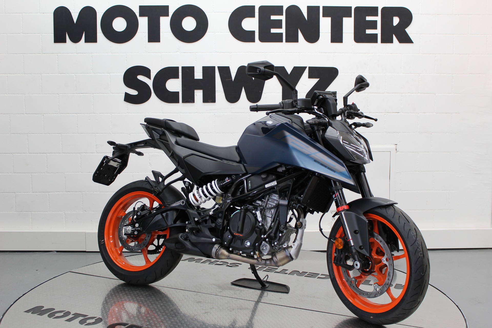 KTM 125 Duke-image-1