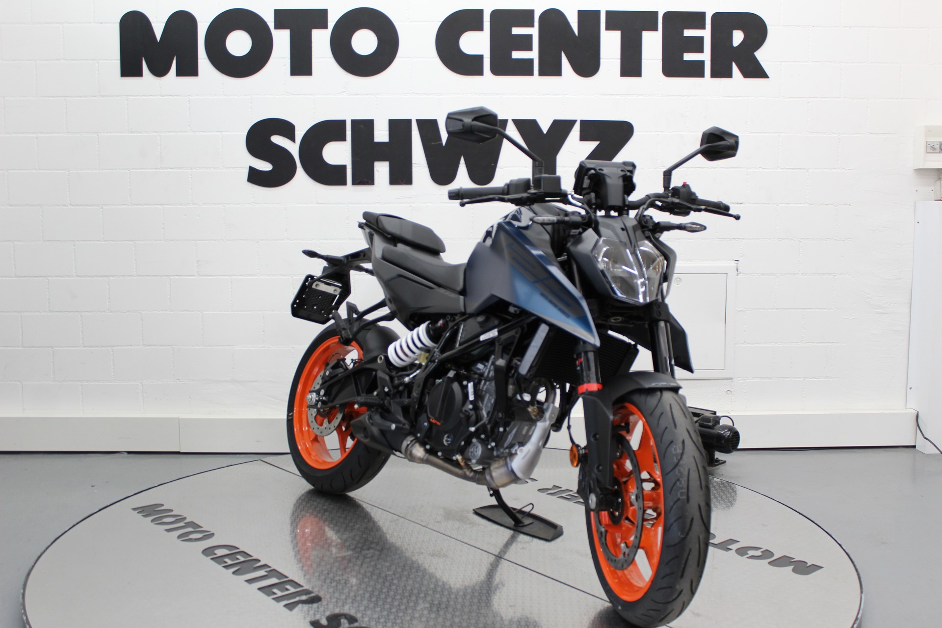KTM 125 Duke-image-2