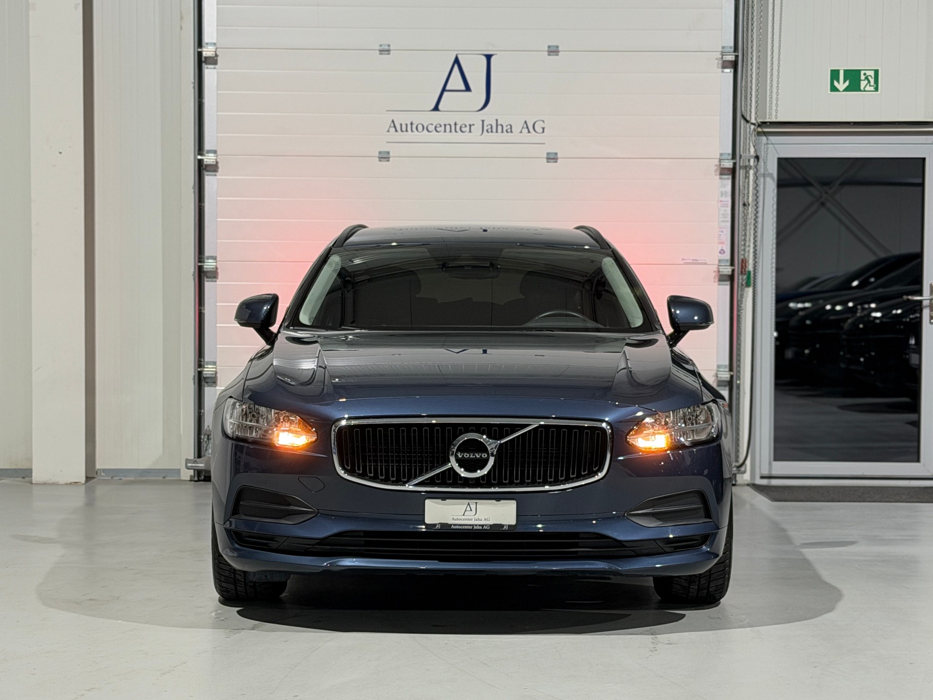 VOLVO V90 D4 Momentum Geartronic (CH)-showroom-element-3