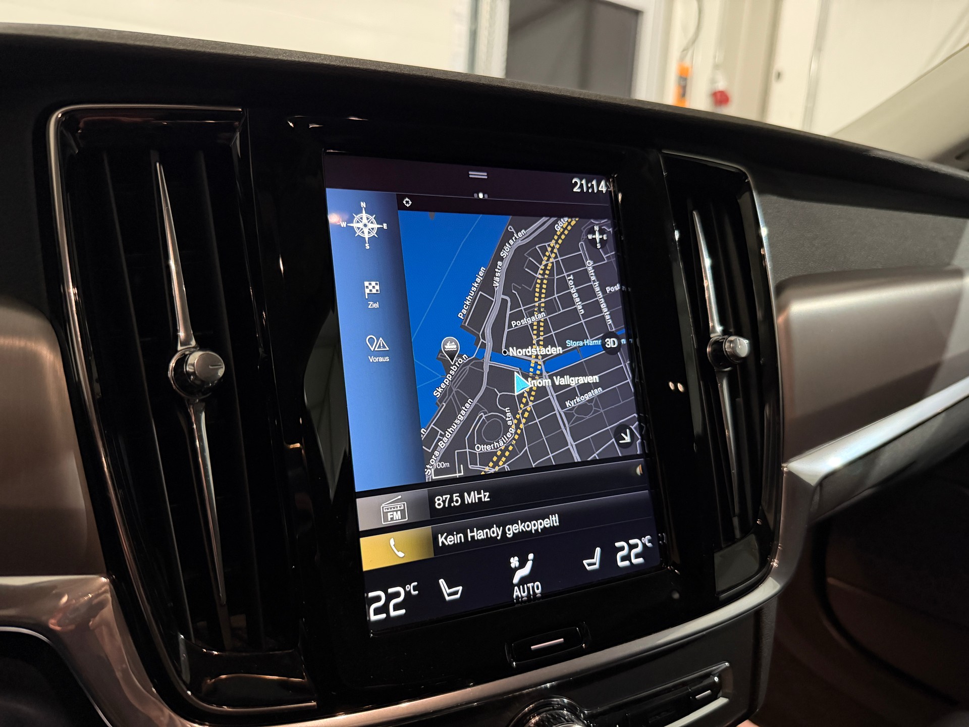 VOLVO V90 D4 Momentum Geartronic (CH)-image-9
