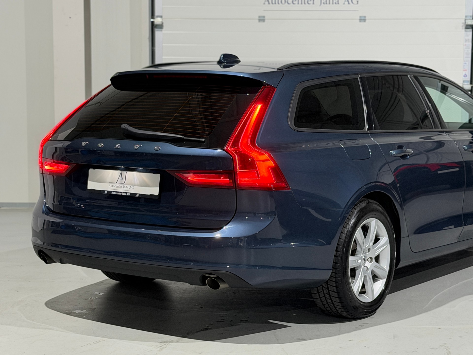 VOLVO V90 D4 Momentum Geartronic (CH)-image-5