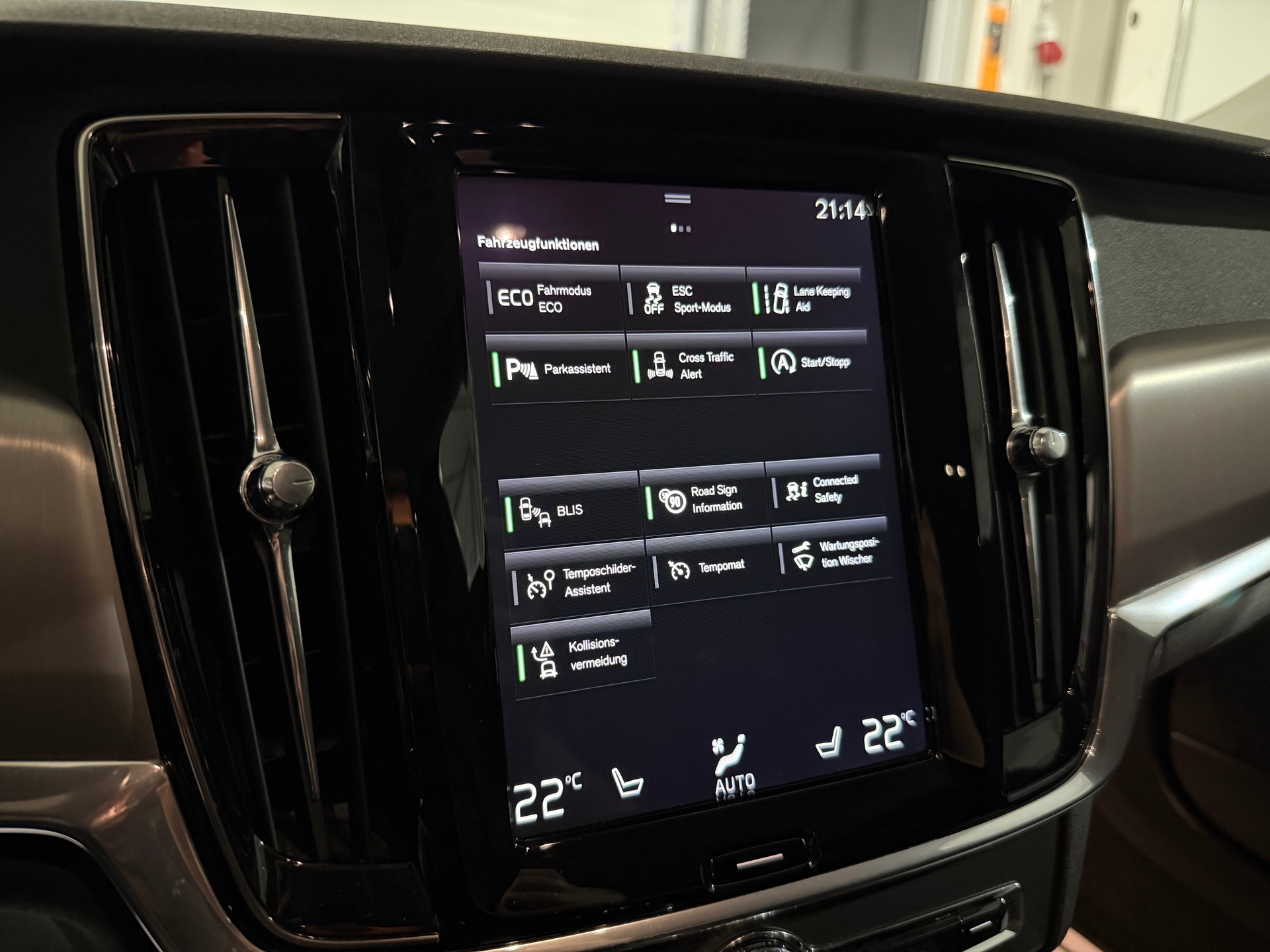 VOLVO V90 D4 Momentum Geartronic (CH)-image-10