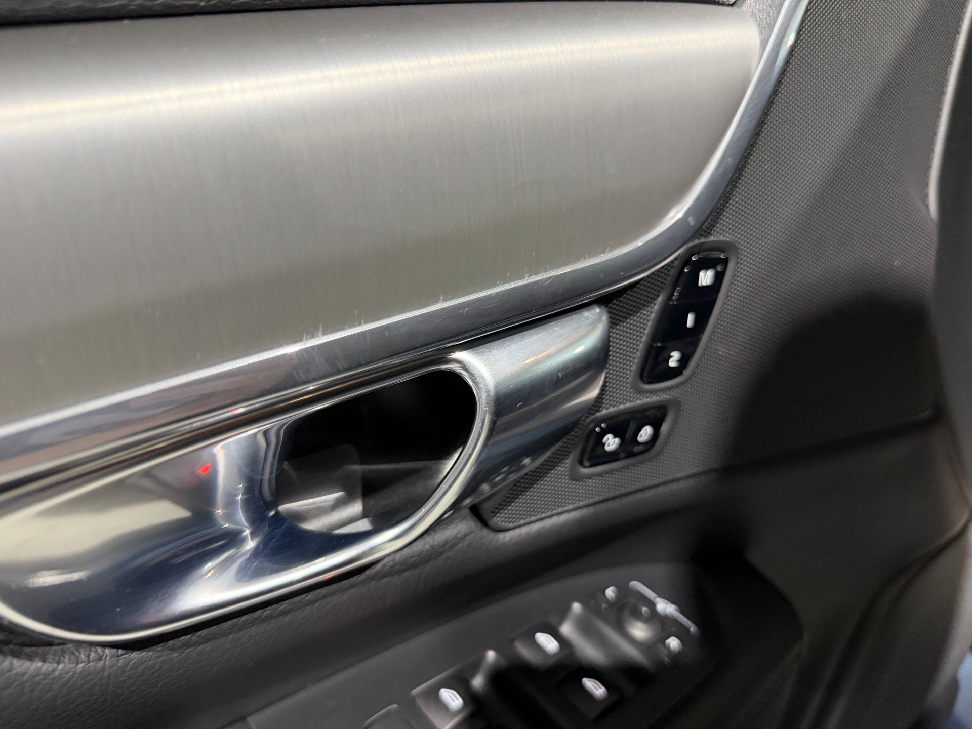 VOLVO V90 D4 Momentum Geartronic (CH)-image-13
