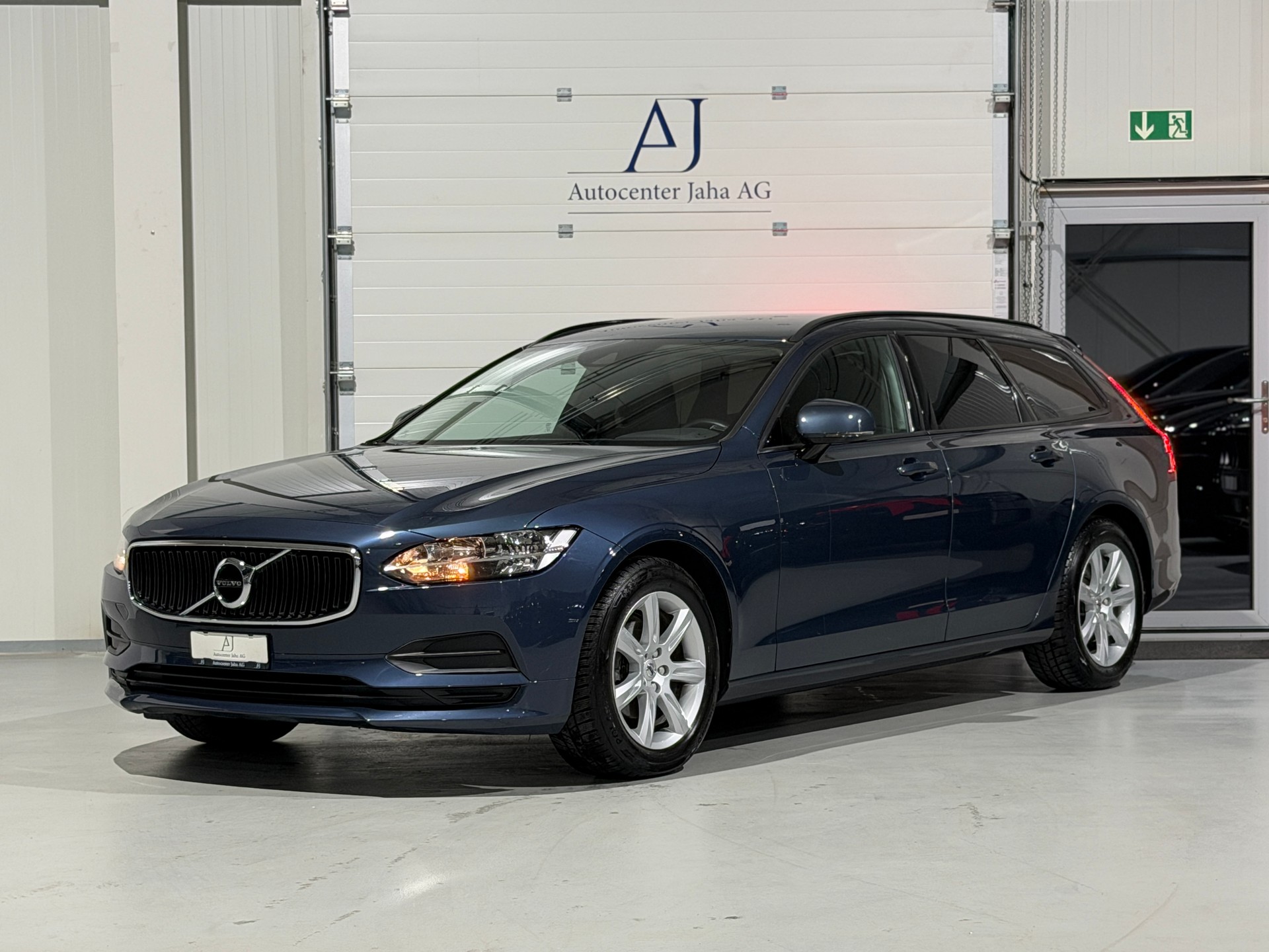 VOLVO V90 D4 Momentum Geartronic (CH)-showroom-element-2
