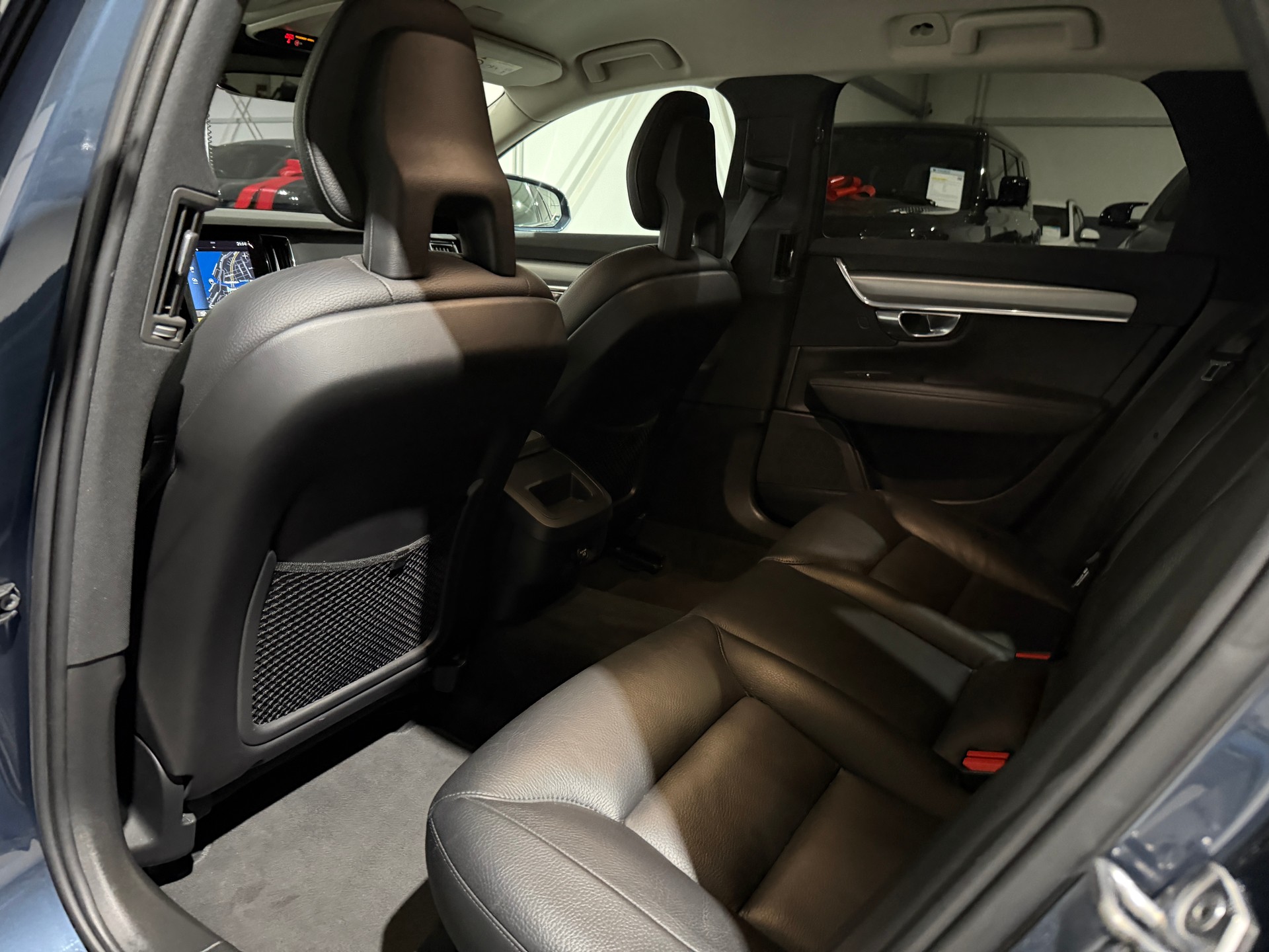 VOLVO V90 D4 Momentum Geartronic (CH)-image-12