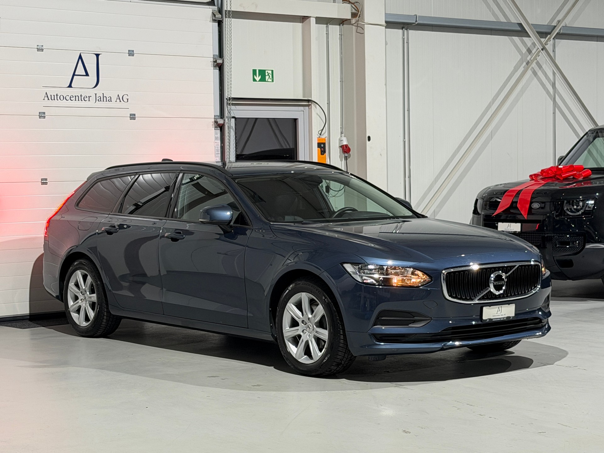 VOLVO V90 D4 Momentum Geartronic (CH)-image-4