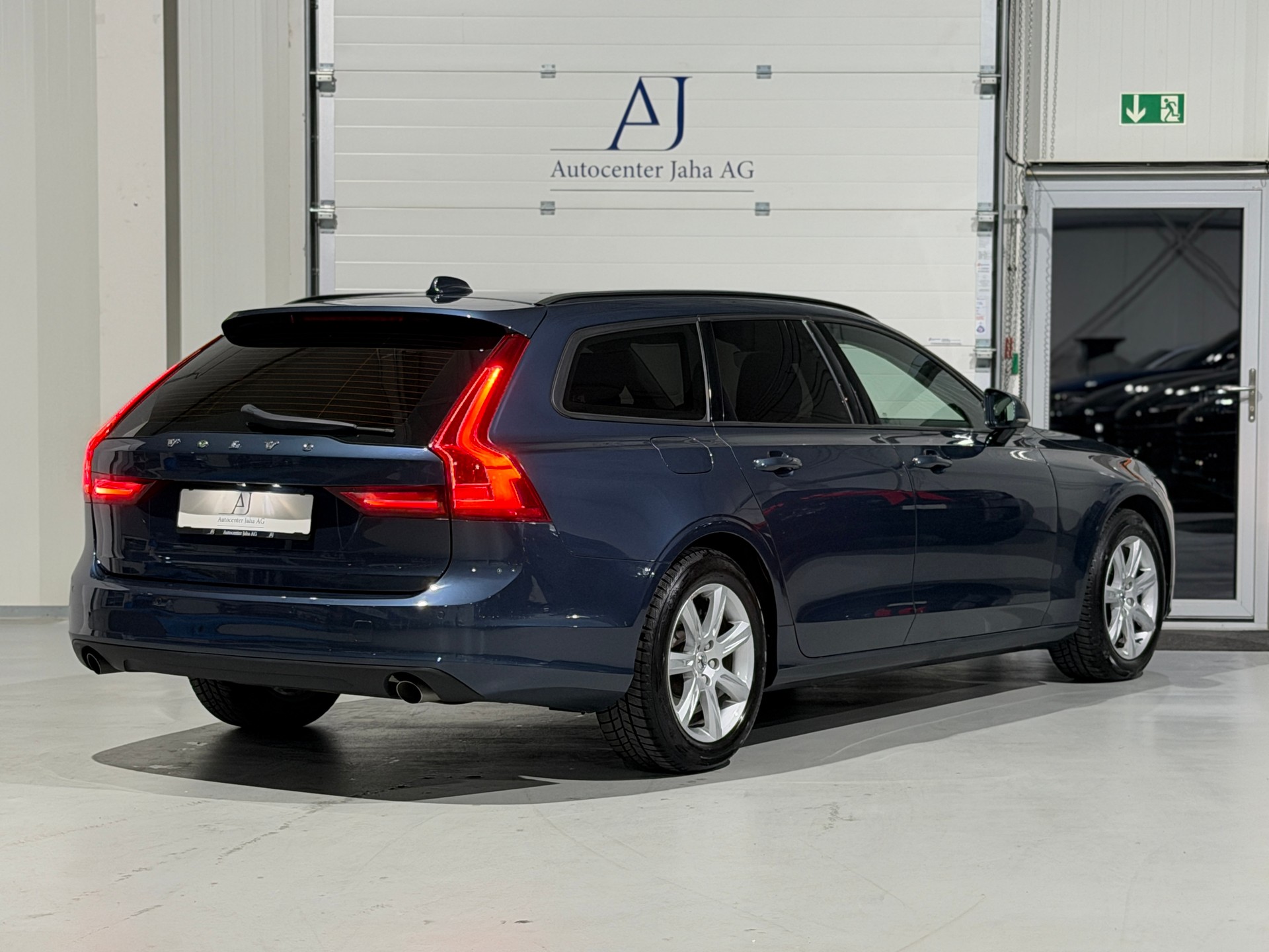VOLVO V90 D4 Momentum Geartronic (CH)-image-6