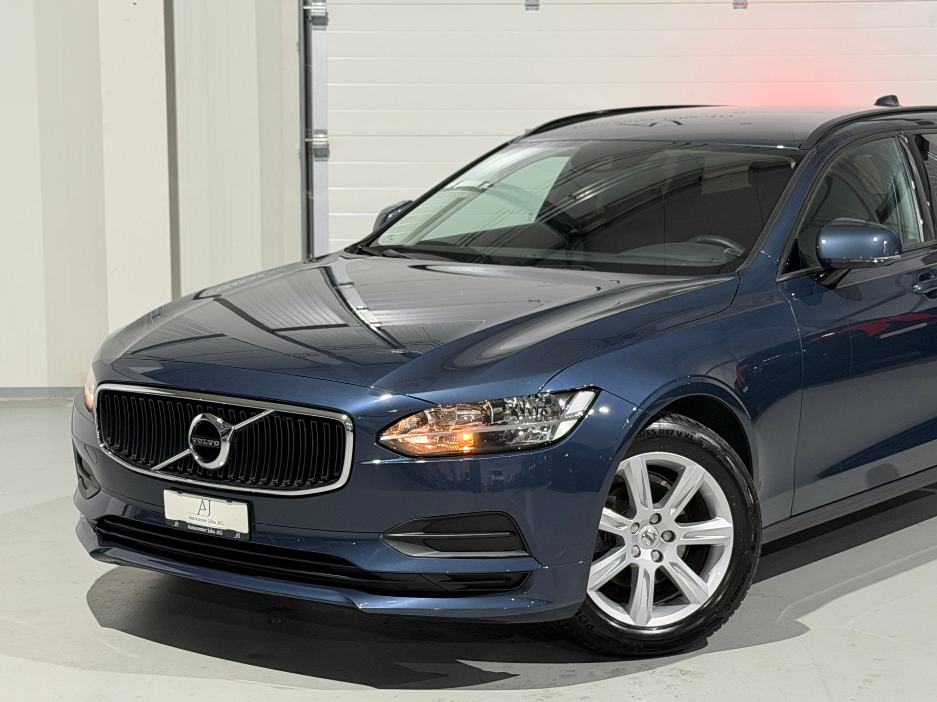 VOLVO V90 D4 Momentum Geartronic (CH)-showroom-element-1