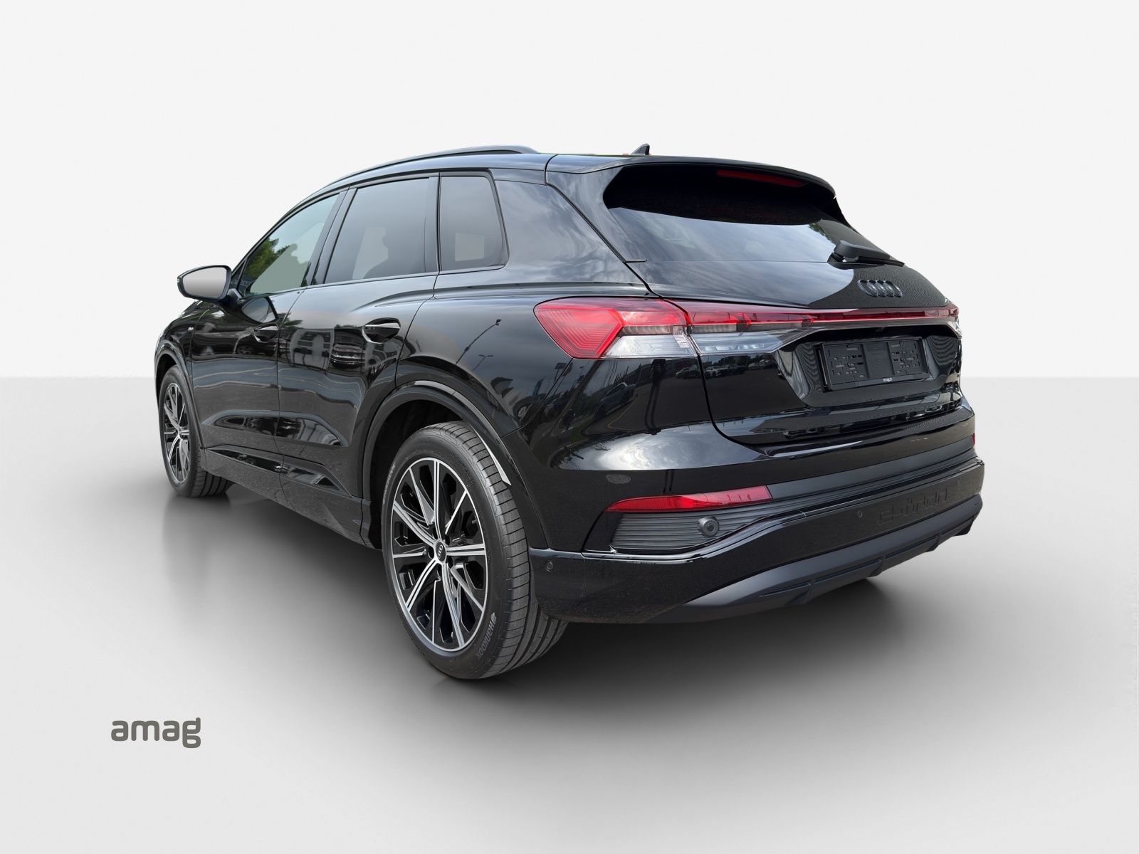 AUDI Q4 e-tron 45 Edition Swiss Ski quattro-showroom-element-2