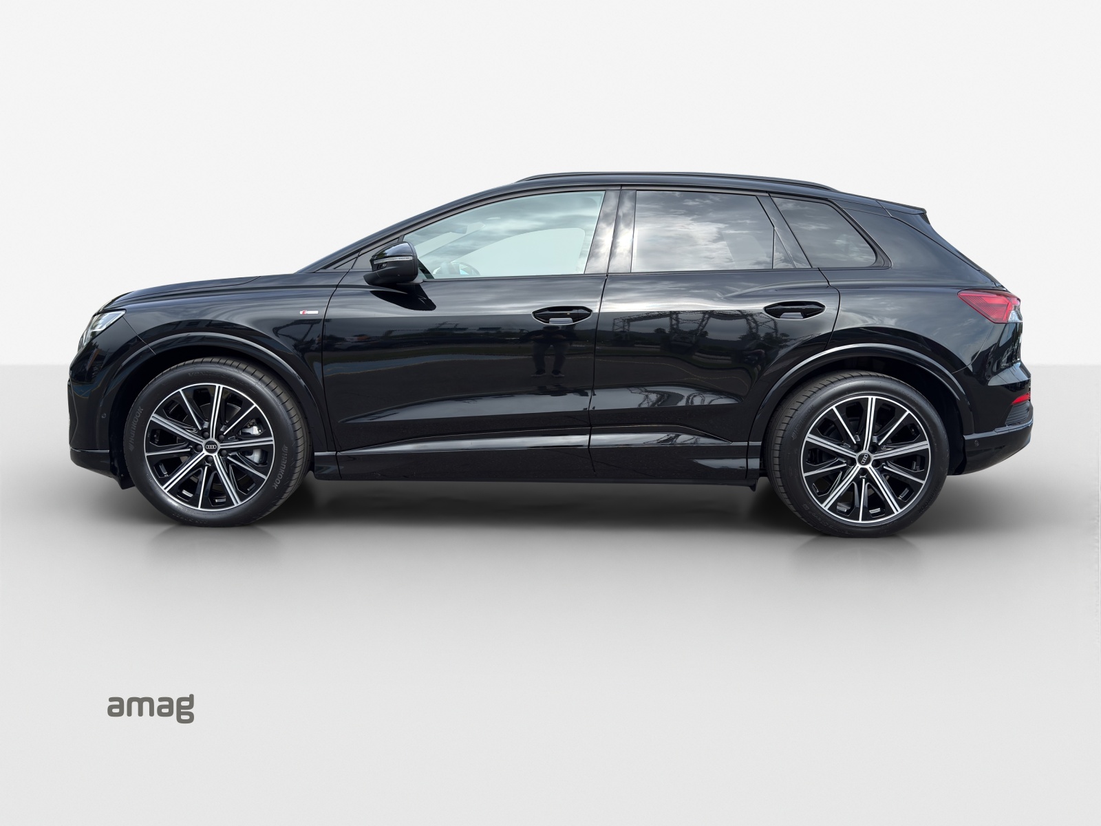AUDI Q4 e-tron 45 Edition Swiss Ski quattro-showroom-element-1