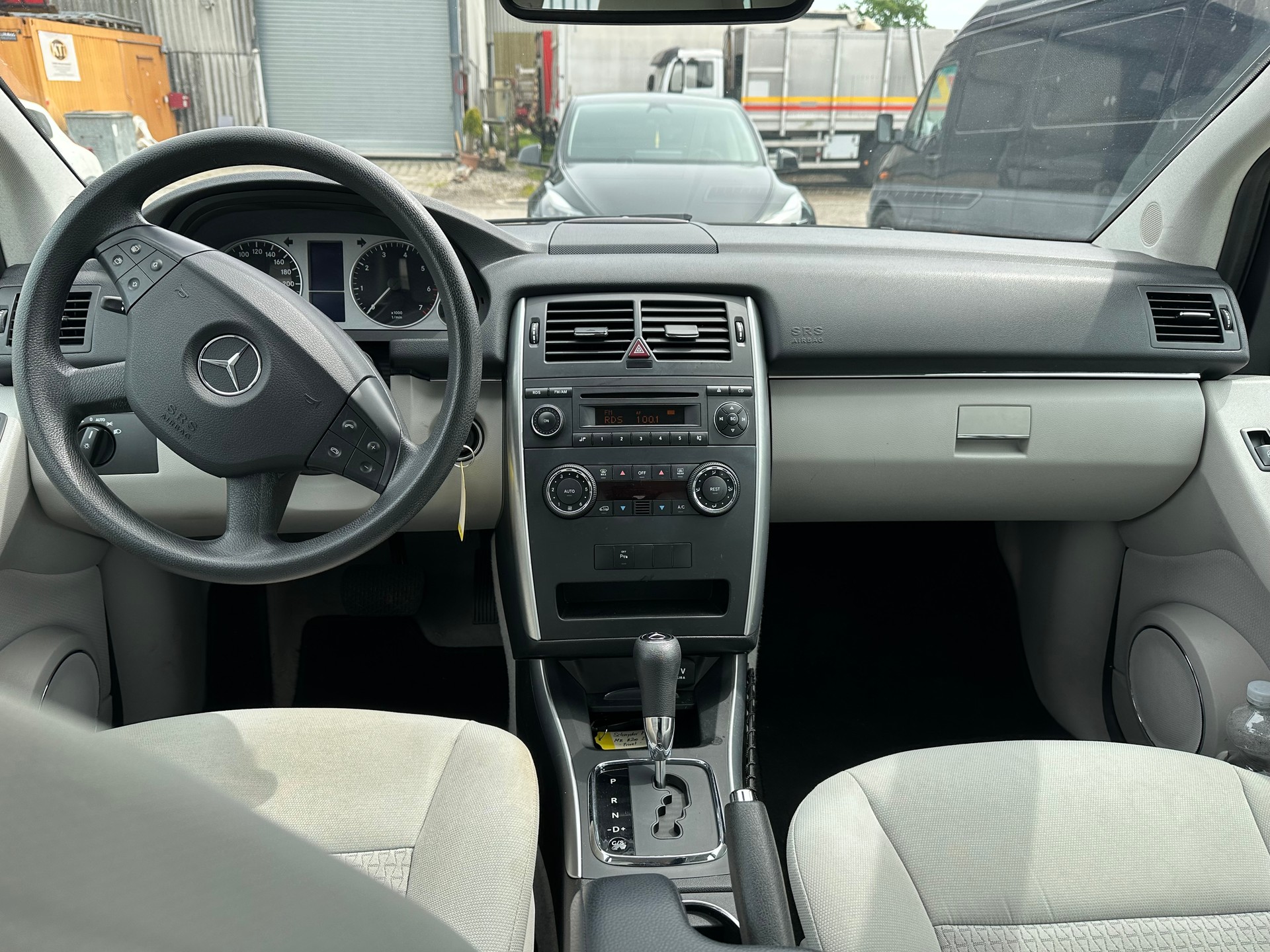 MERCEDES-BENZ B 200 Autotronic-image-4