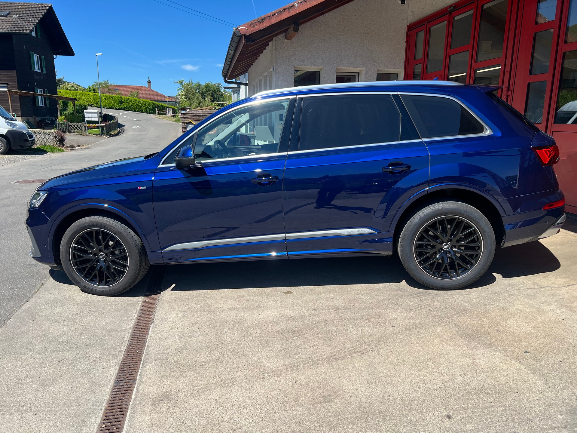 AUDI Q7 50 TDI quattro S Line // Luftfederung // Matrix // HUD // Pano // 360°-showroom-element-2