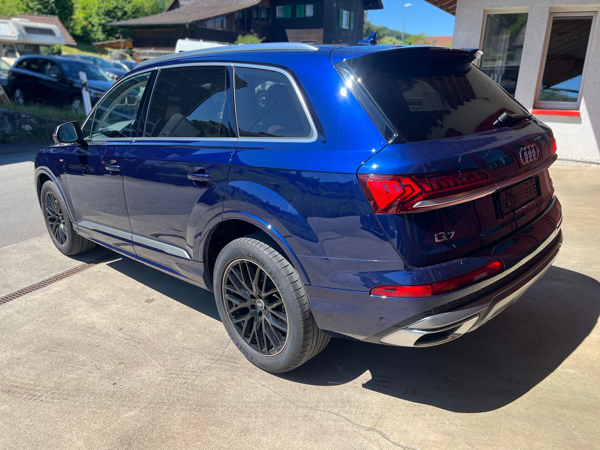 AUDI Q7 50 TDI quattro S Line // Luftfederung // Matrix // HUD // Pano // 360°-showroom-element-3