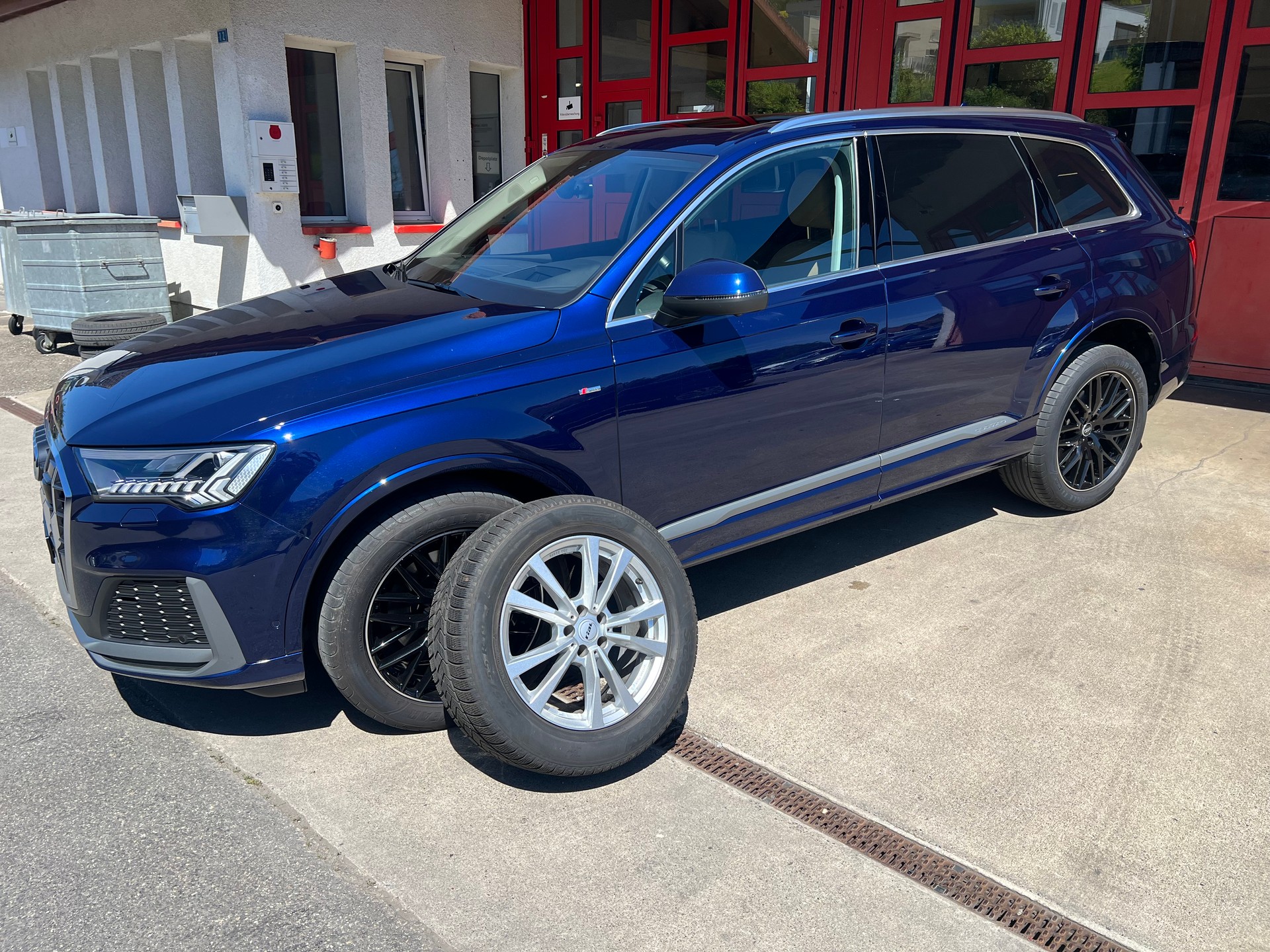 AUDI Q7 50 TDI quattro S Line // Luftfederung // Matrix // HUD // Pano // 360°-showroom-element-1