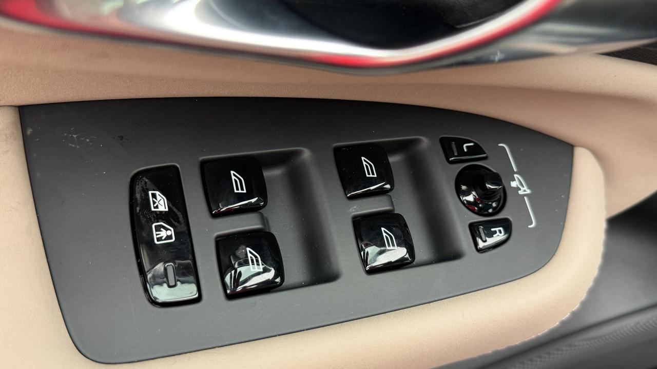 VOLVO XC90 T8 eAWD PluginHybrid Ultra Bright Geartronic-image-8