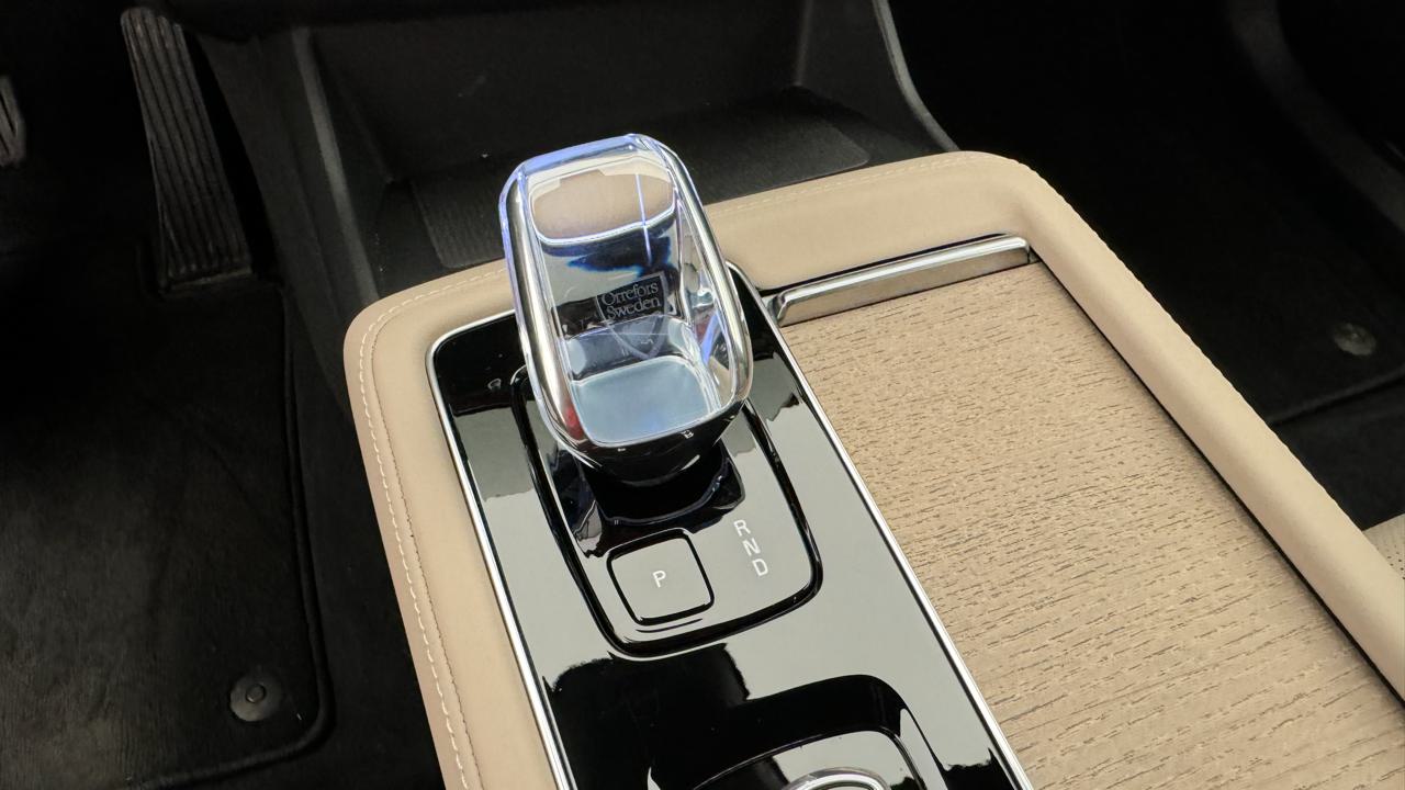 VOLVO XC90 T8 eAWD PluginHybrid Ultra Bright Geartronic-image-10