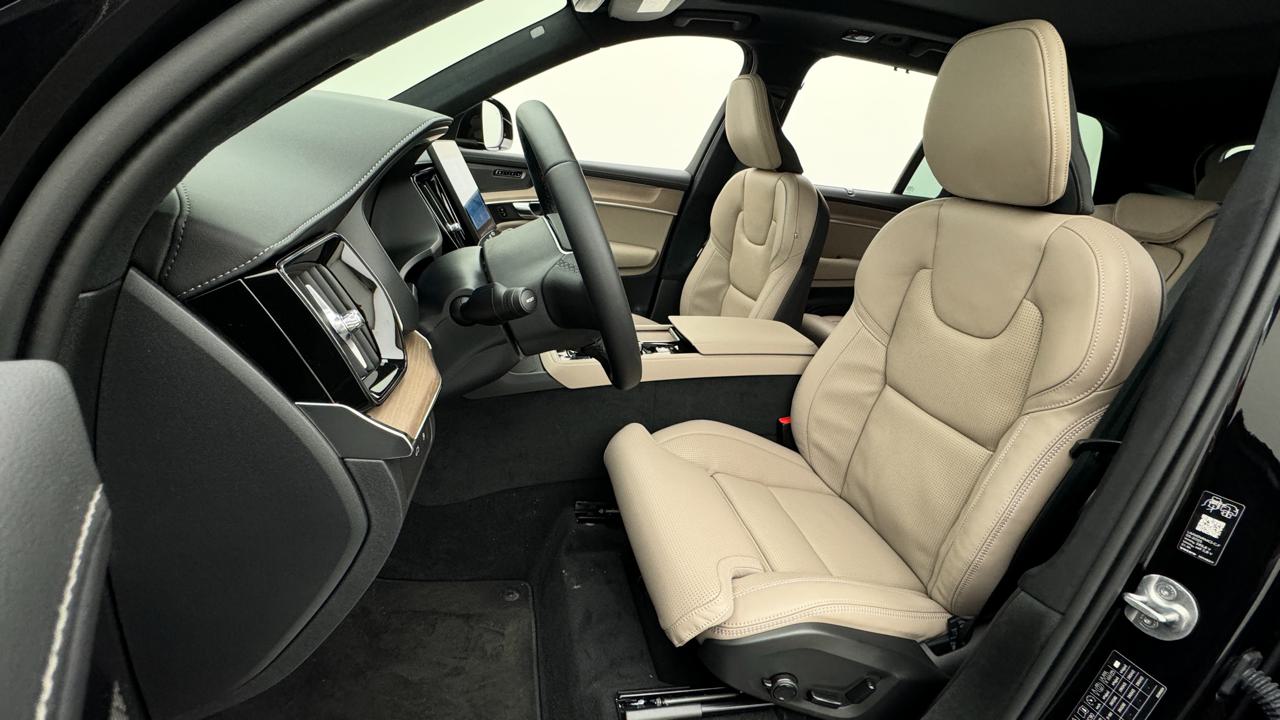 VOLVO XC90 T8 eAWD PluginHybrid Ultra Bright Geartronic-image-4