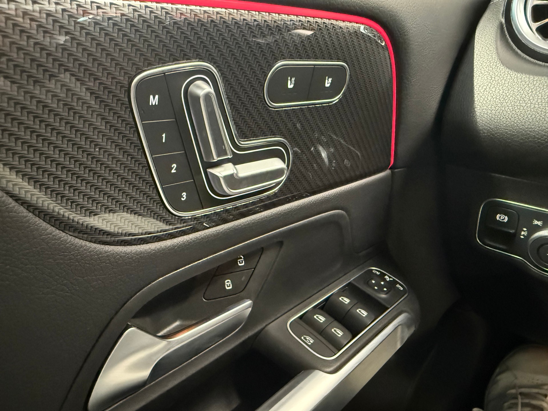 MERCEDES-BENZ GLB 35 AMG 4Matic 8G-Tronic-image-22